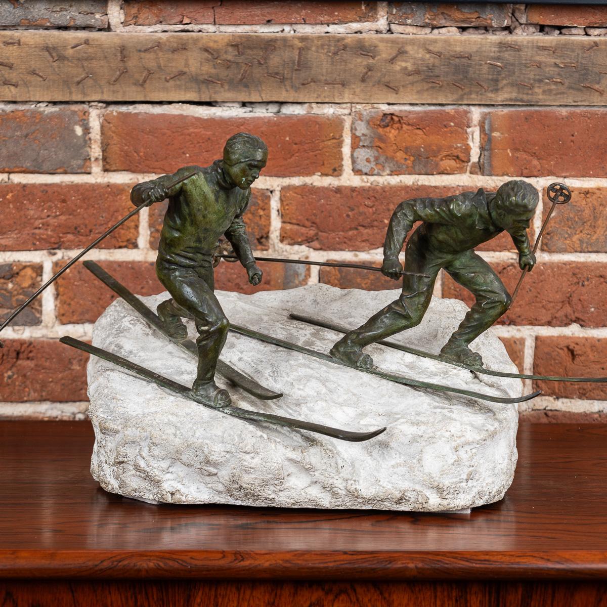 Altro Sciatori in bronzo Art Deco del XX secolo su base in Stone bianca, A. David c.1920