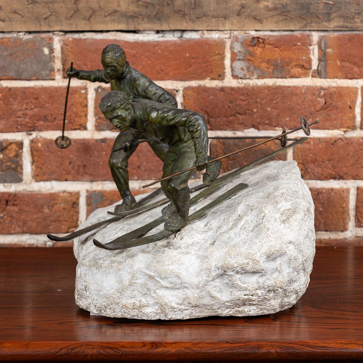 Francese Sciatori in bronzo Art Deco del XX secolo su base in Stone bianca, A. David c.1920