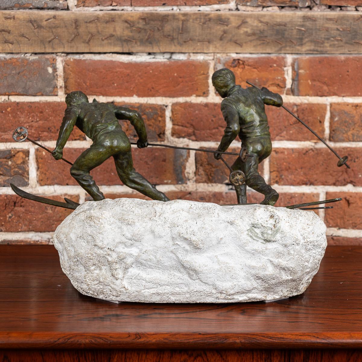 Sciatori in bronzo Art Deco del XX secolo su base in Stone bianca, A. David c.1920 In condizioni buone a Royal Tunbridge Wells, Kent