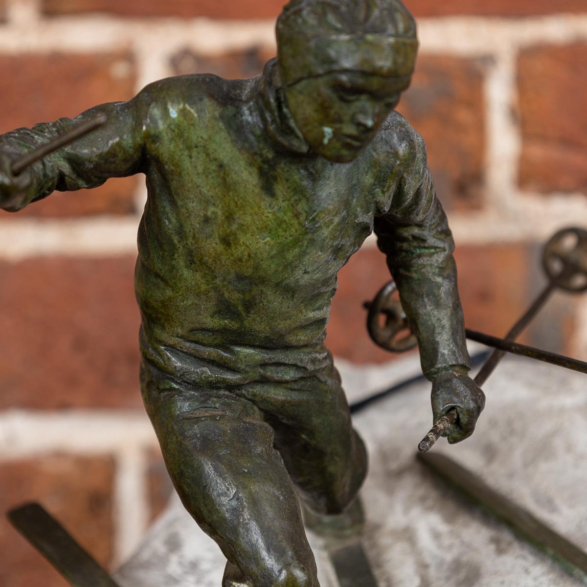 Sciatori in bronzo Art Deco del XX secolo su base in Stone bianca, A. David c.1920 2