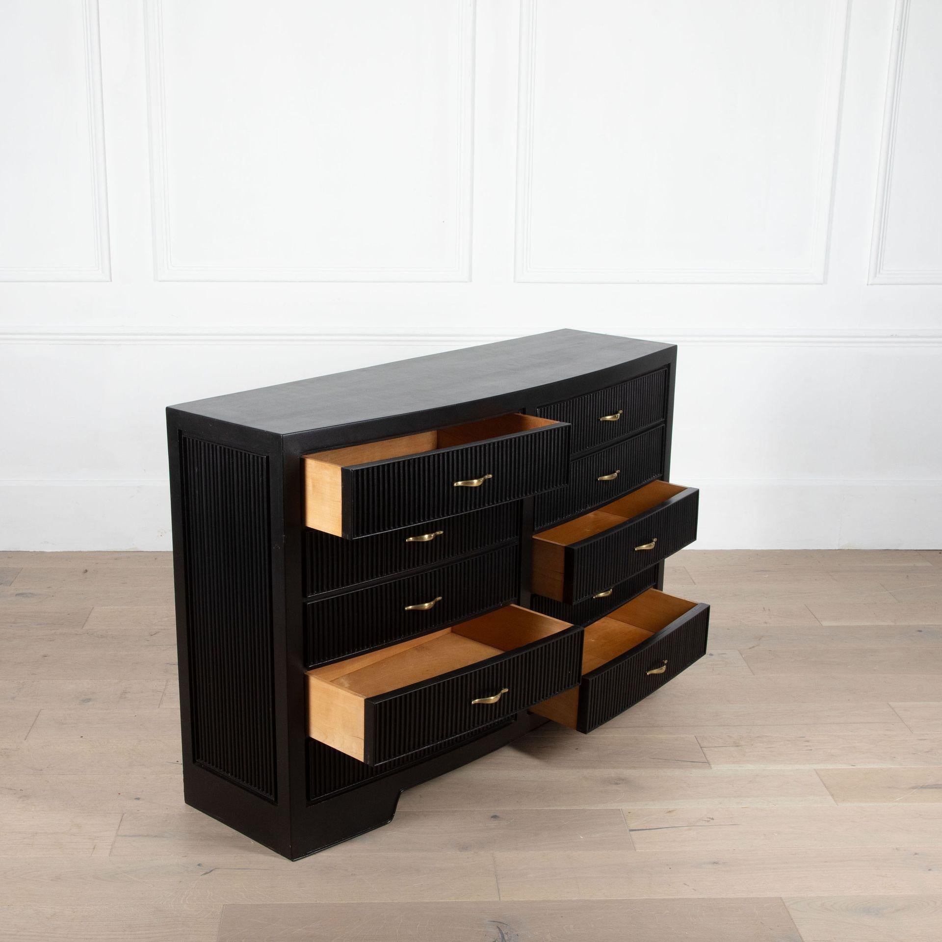 Französische Art Deco Kommode des 20. Jahrhunderts (Lackiert) im Angebot