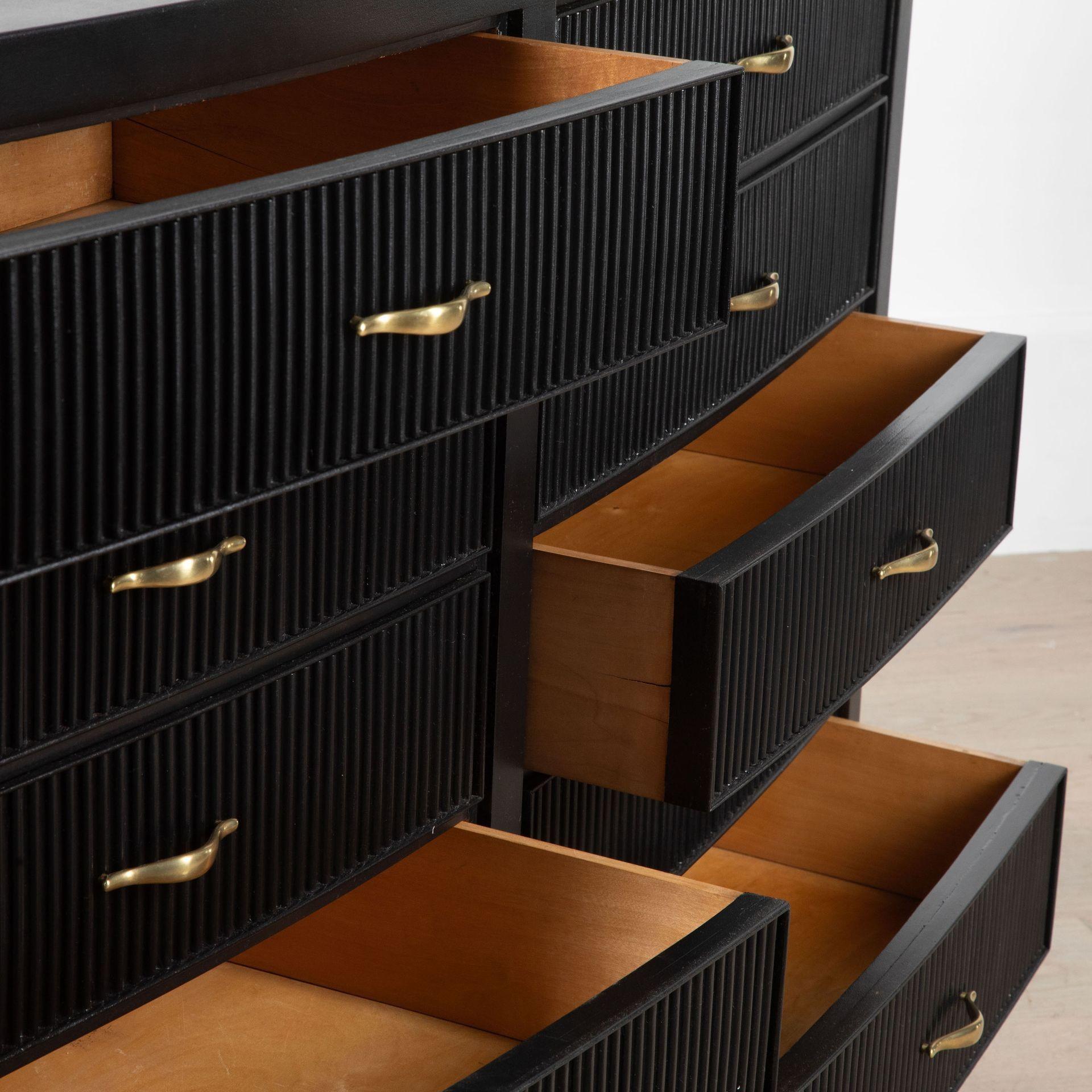 Französische Art Deco Kommode des 20. Jahrhunderts im Angebot 2