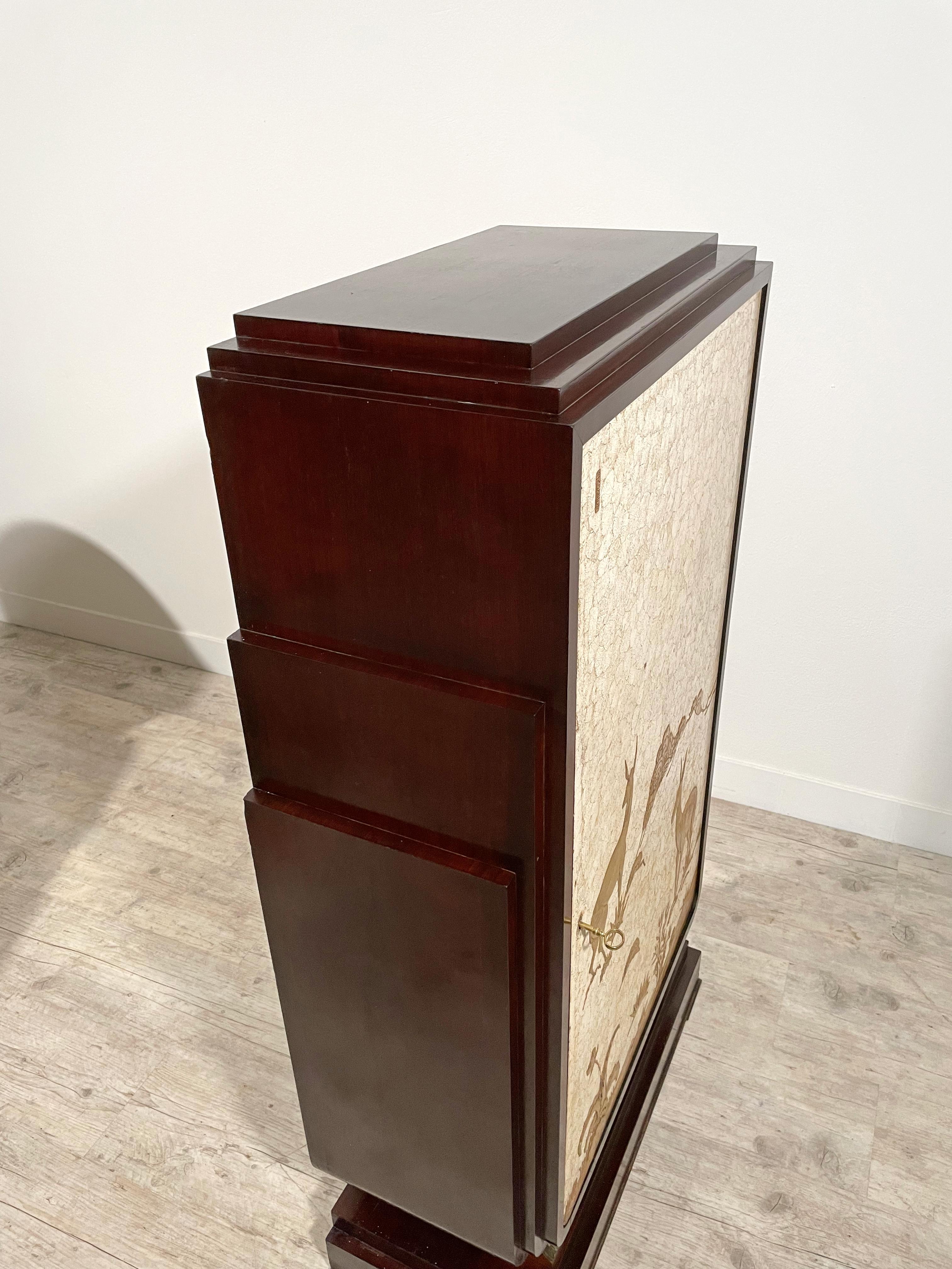 20th Century, French Art Deco Coquille D'oeuf Cabinet 10