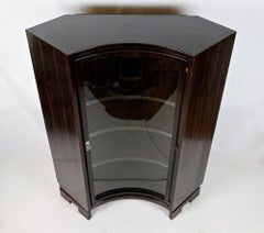 20th Century French Art Deco Curved Vitrine/ Corner Display Cabinet, FR ca. 1930
