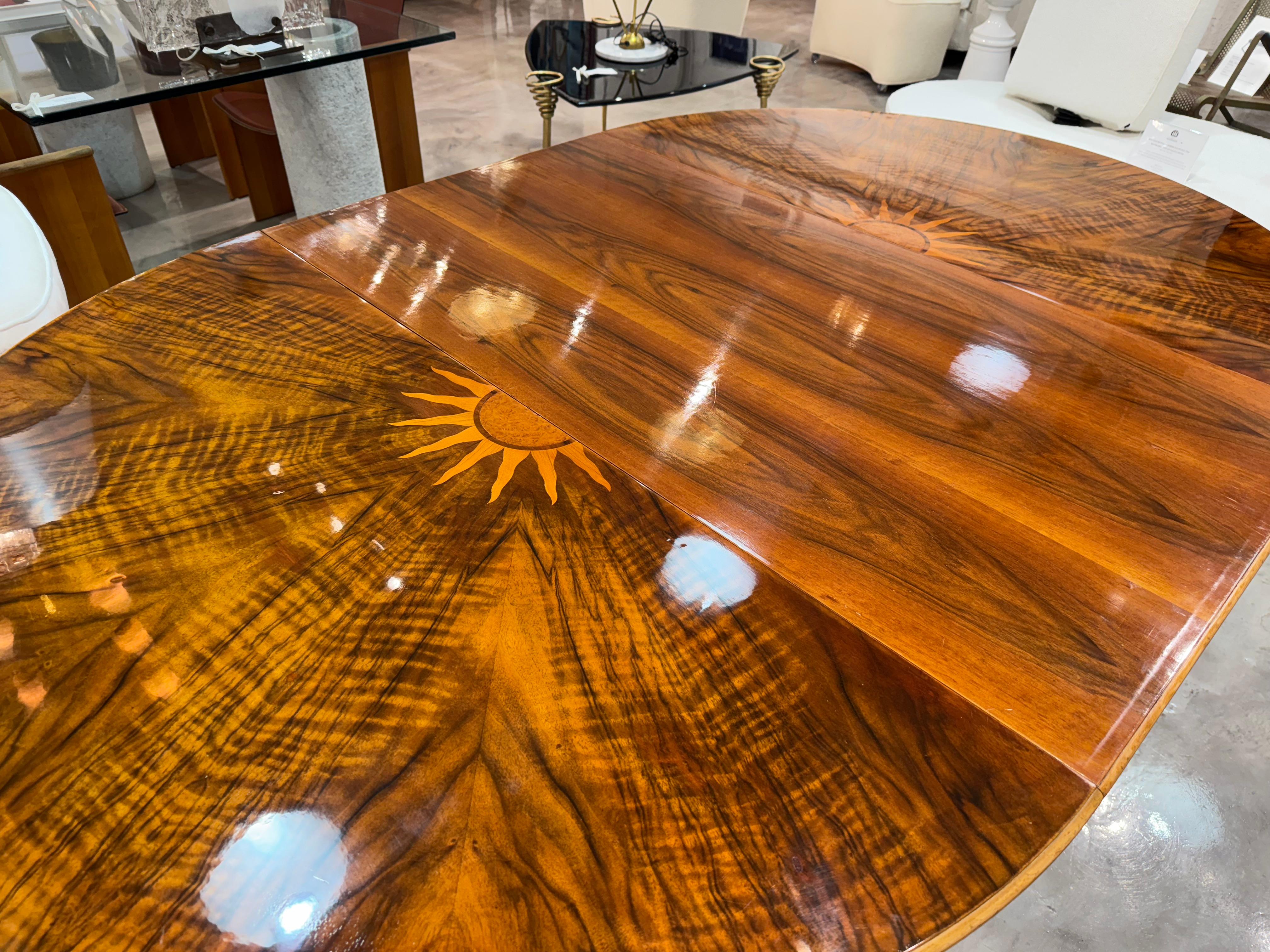 Table de salle à manger extensible en noyer du 20e siècle de style French Art Deco en vente 2