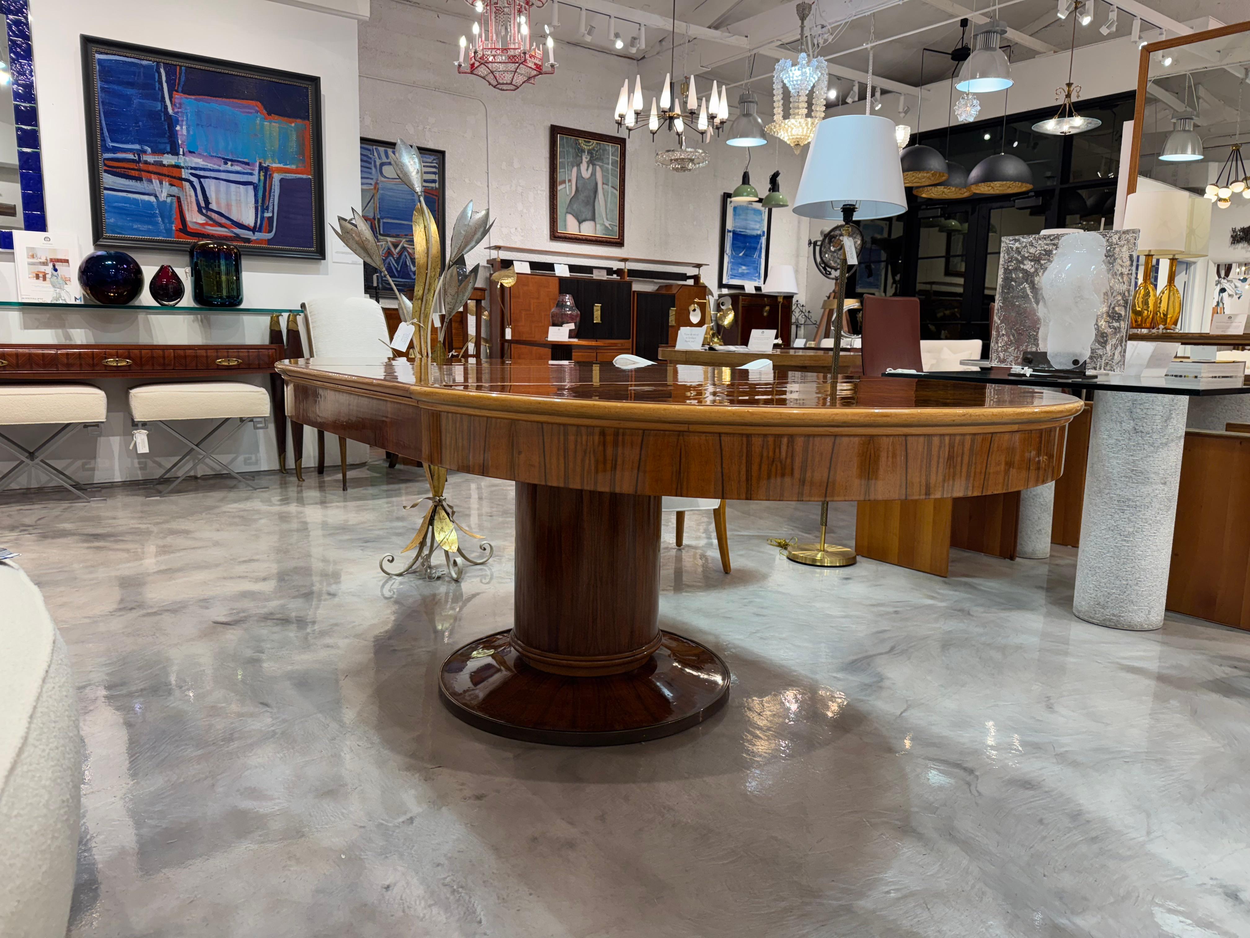 Table de salle à manger extensible en noyer du 20e siècle de style French Art Deco en vente 4