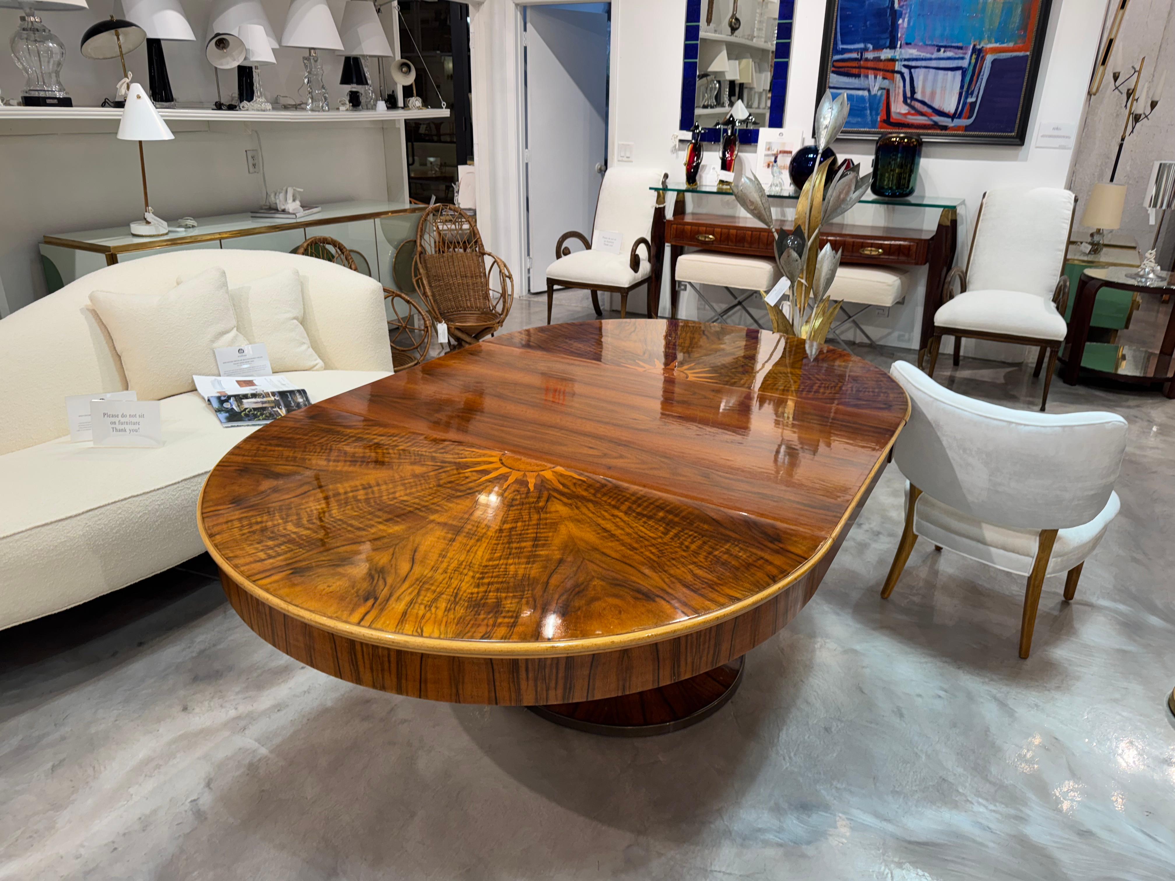 Table de salle à manger extensible en noyer du 20e siècle de style French Art Deco en vente 8