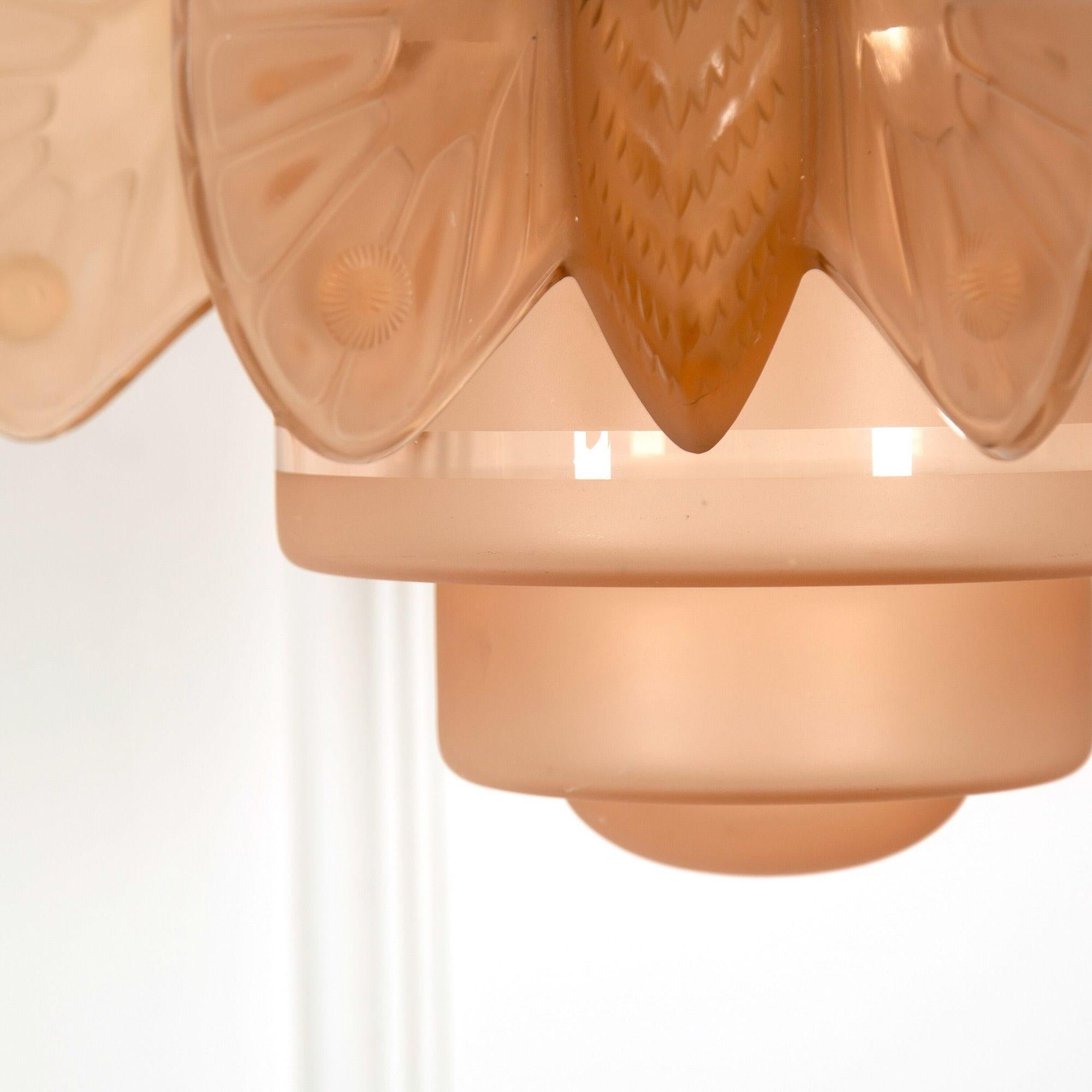Français Lampe papillon en verre Art Déco français du 20e siècle en vente