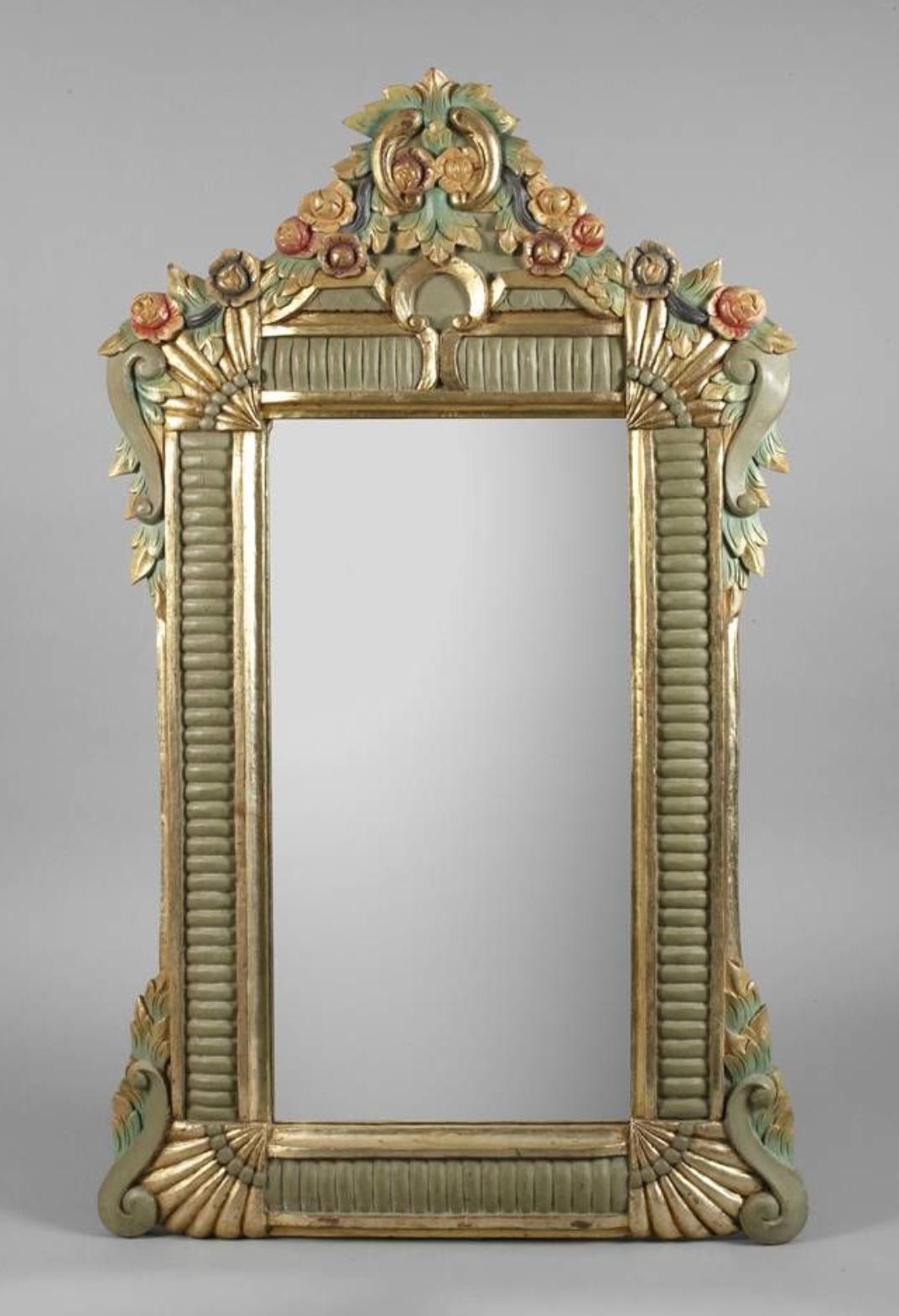 Français Miroir Art déco français du 20ème siècle sculpté à la main dans un cadre coloré en vente