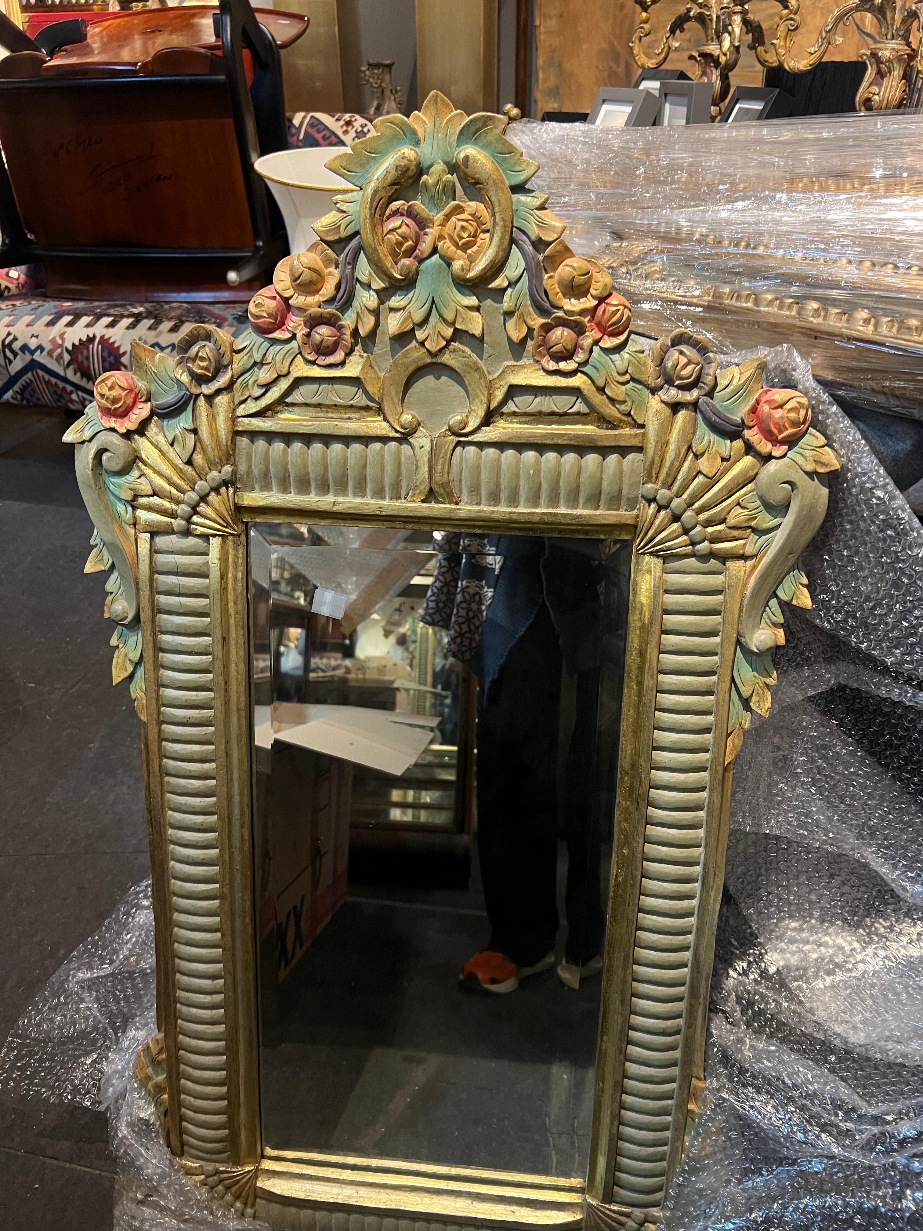 Sculpté à la main Miroir Art déco français du 20ème siècle sculpté à la main dans un cadre coloré en vente