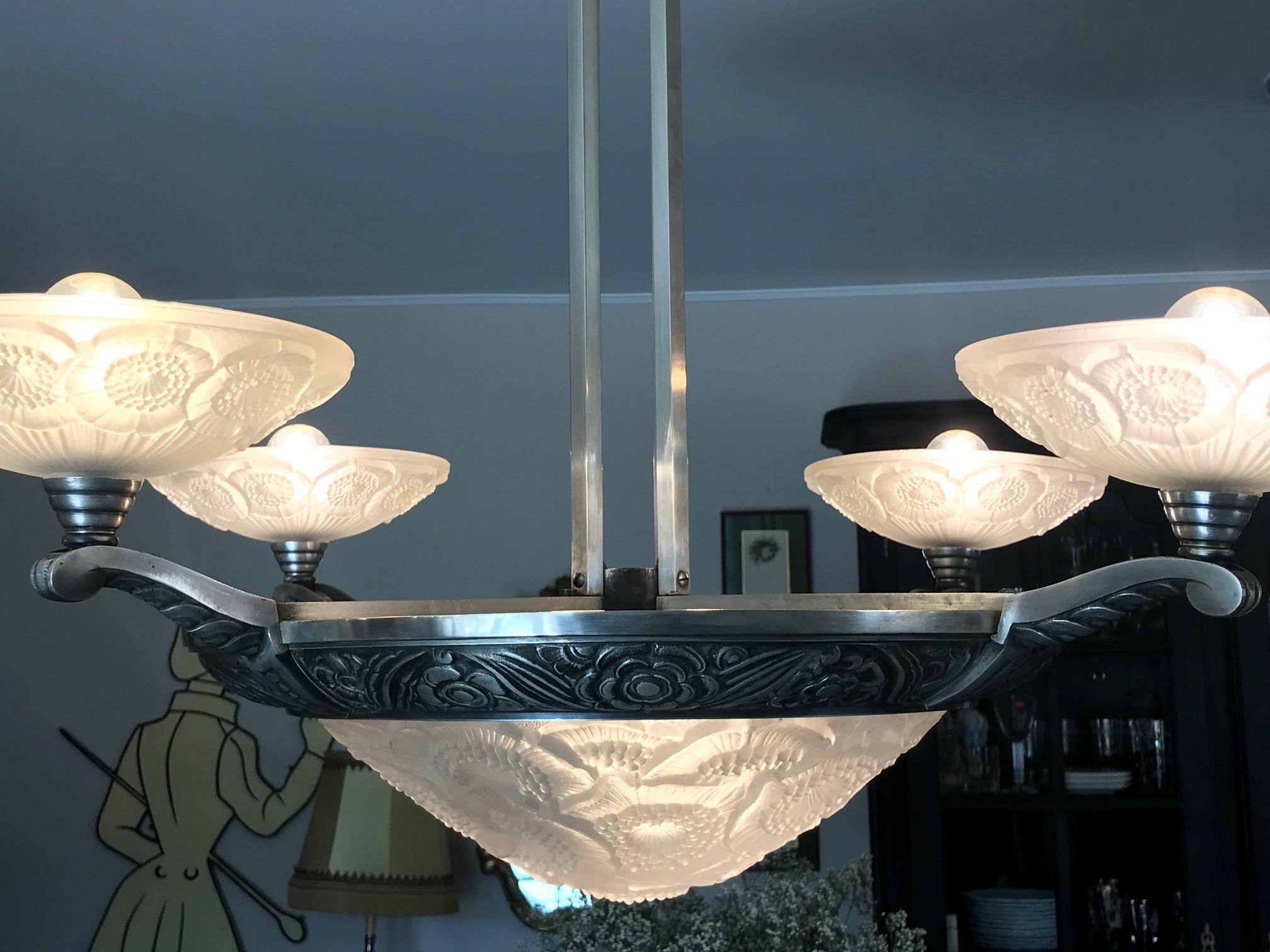 20th Century French Art Deco Iron and Anemone Glass Chandelier, 1930s 4