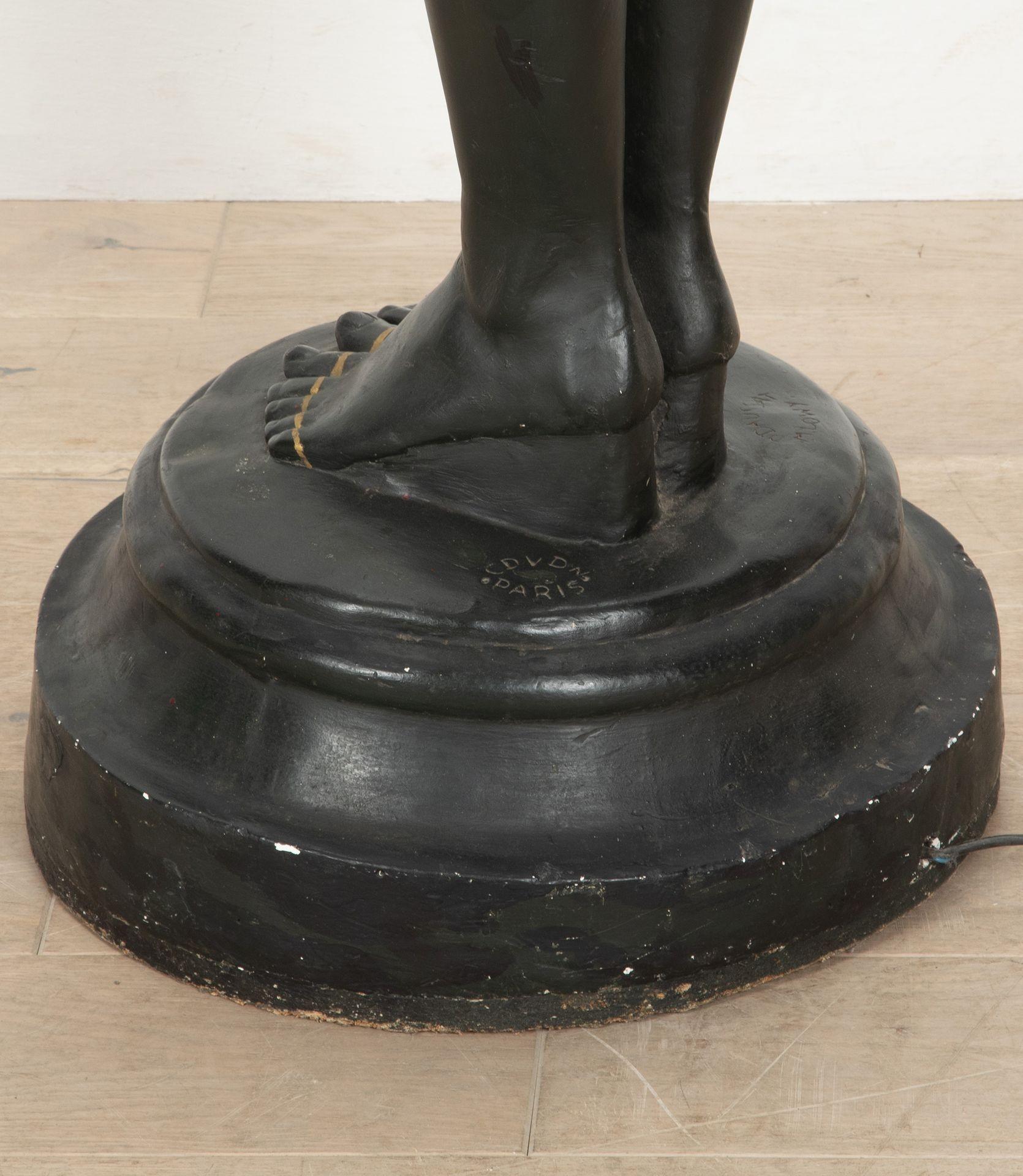 Lampe Statue de Dame Art Déco Français du 20ème siècle en vente 3