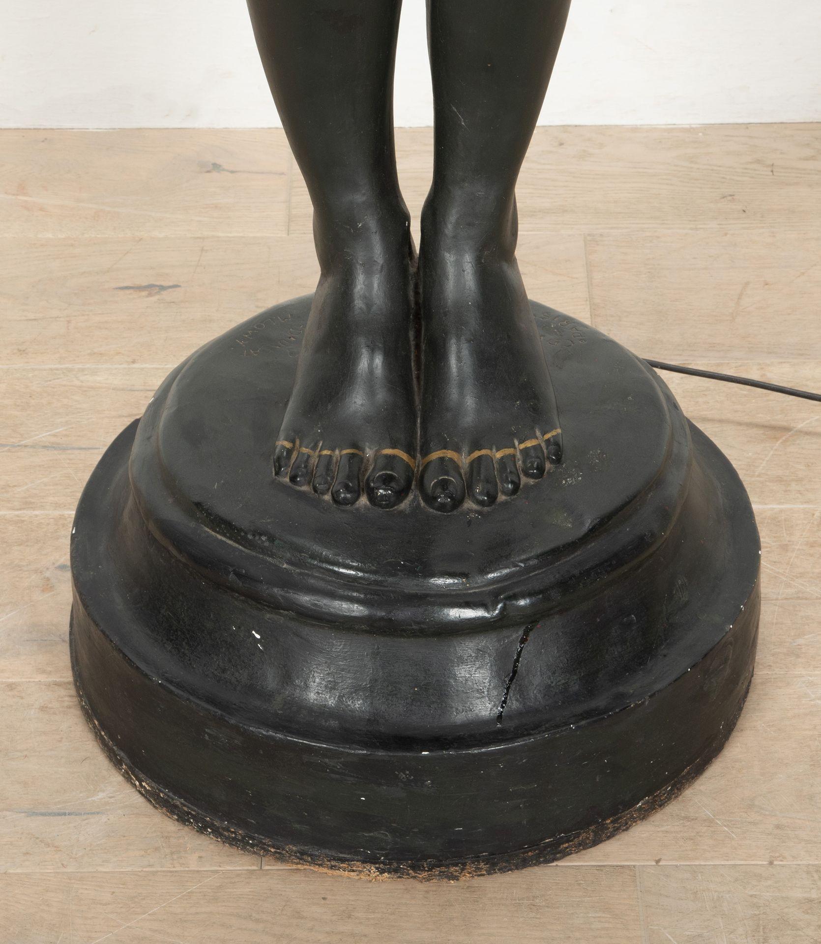 Lampe Statue de Dame Art Déco Français du 20ème siècle en vente 4