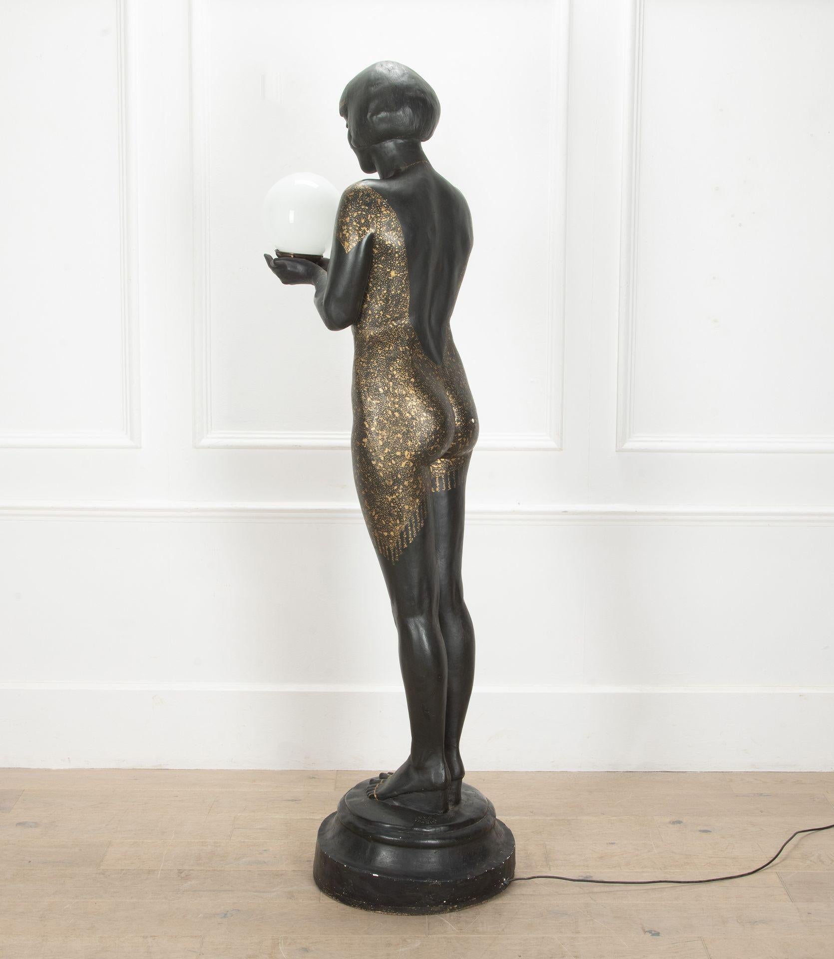 Art déco Lampe Statue de Dame Art Déco Français du 20ème siècle en vente