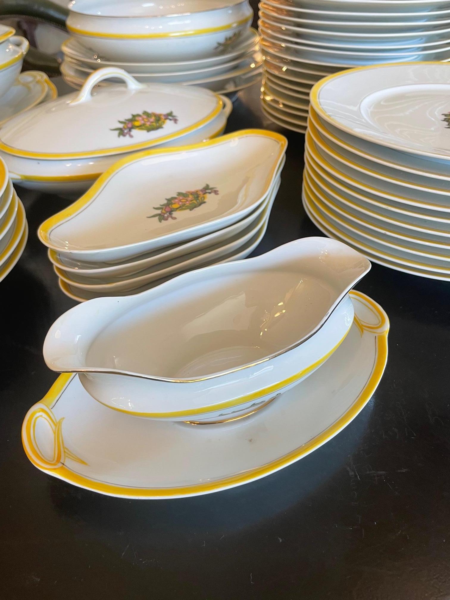 Servicio de mesa de porcelana francesa Art Déco Limoges del siglo XX 49 piezas en Bueno estado para la venta en LEGNY, FR