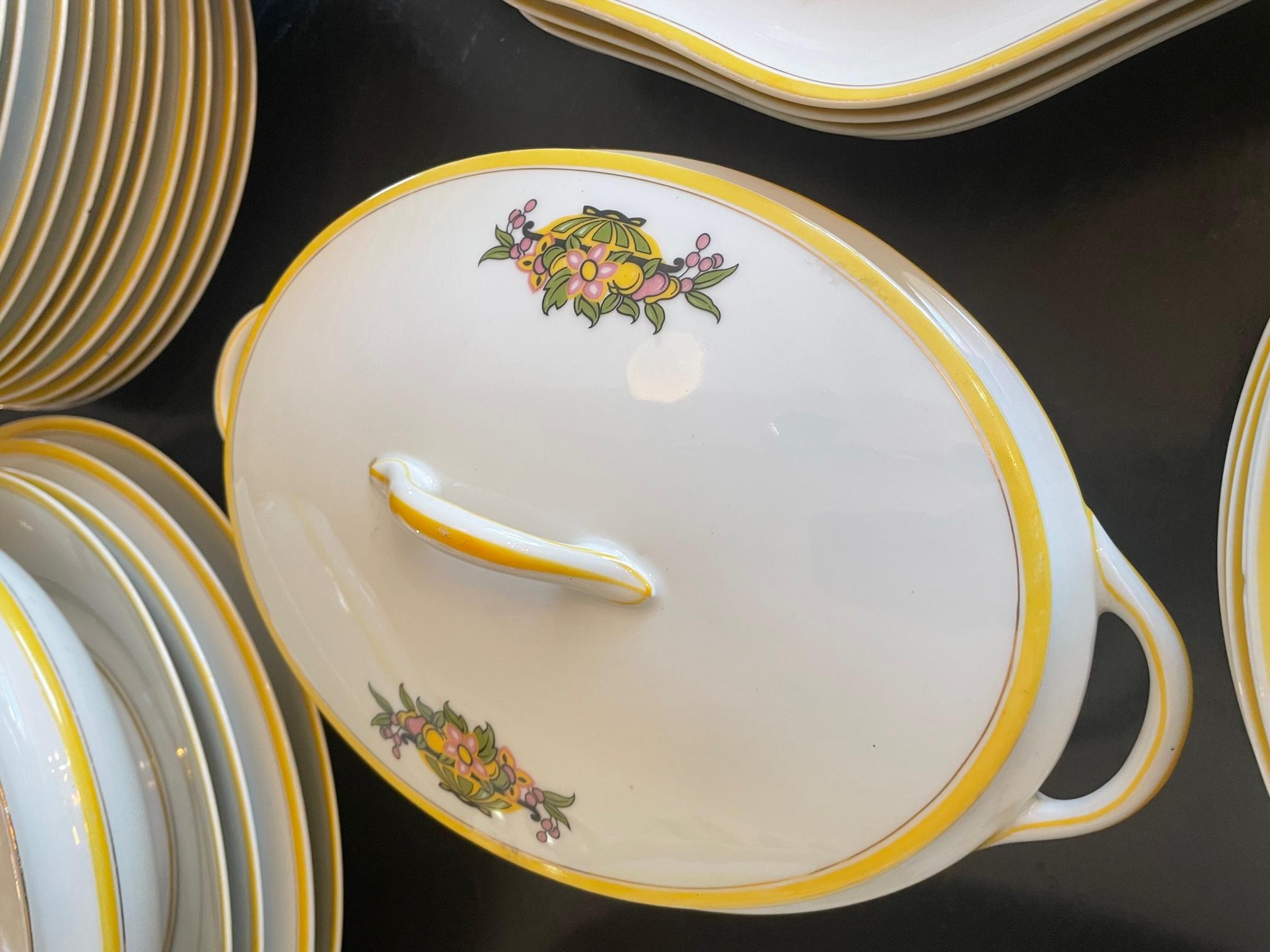 Début du 20ème siècle Vaisselle de service en porcelaine de Limoges Art Déco français du XXe siècle 49 pièces en vente