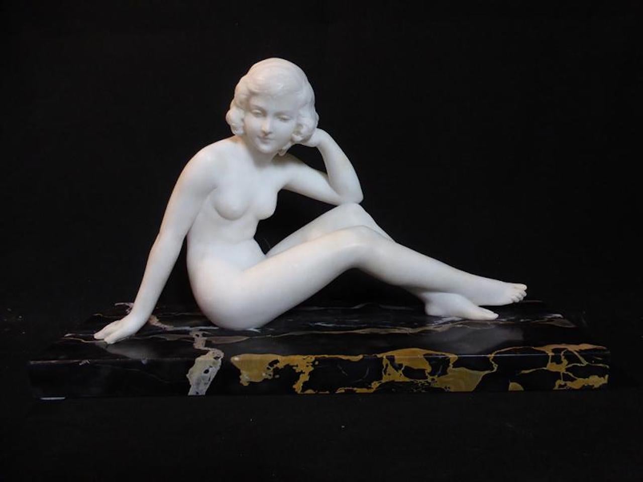 20th Century French Art Deco Marble Women Sculpture, 1930s 2