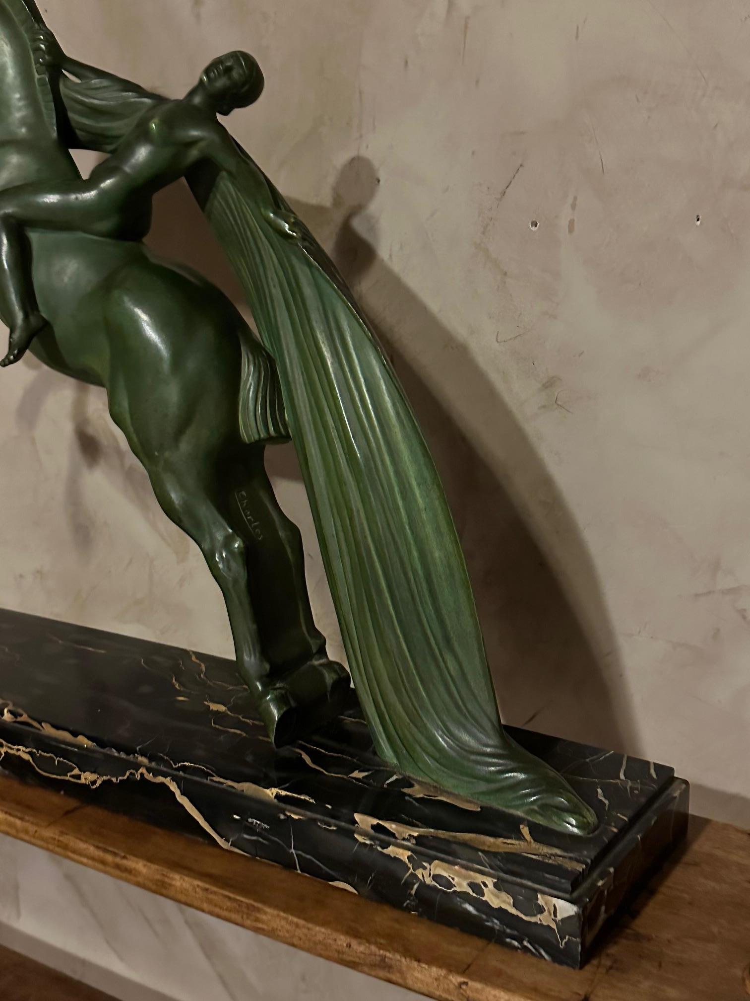 Französische Art-déco-Skulptur eines Pferdes aus Metall und Marmor aus dem 20. Jahrhundert, C.Charles, 1930er Jahre im Angebot 5