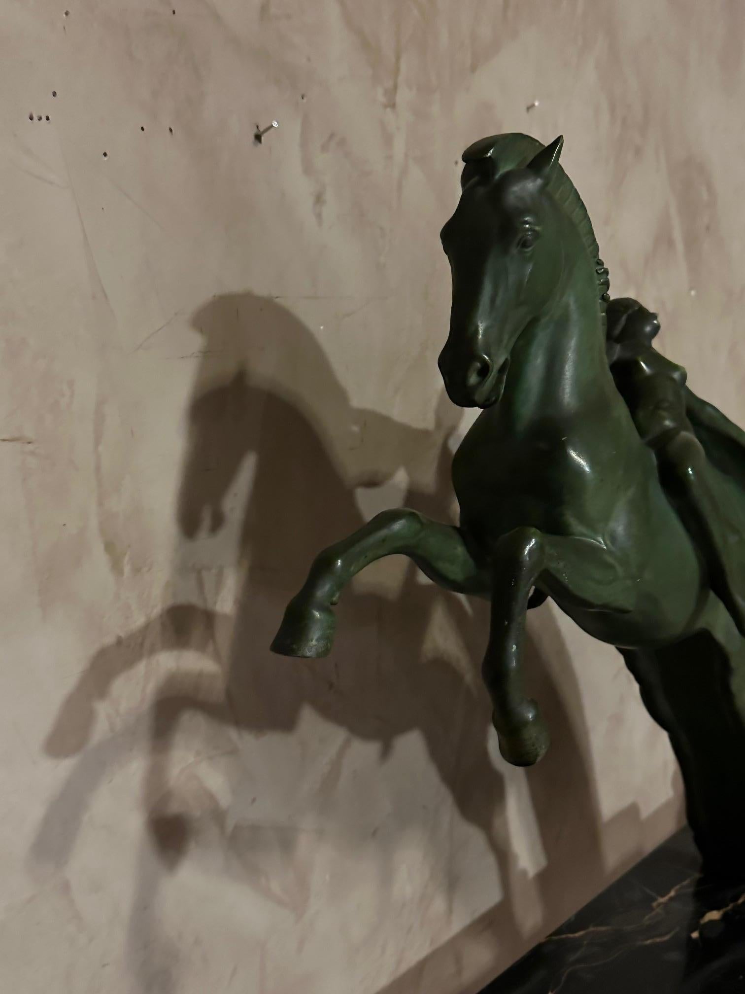 Französische Art-déco-Skulptur eines Pferdes aus Metall und Marmor aus dem 20. Jahrhundert, C.Charles, 1930er Jahre im Angebot 7