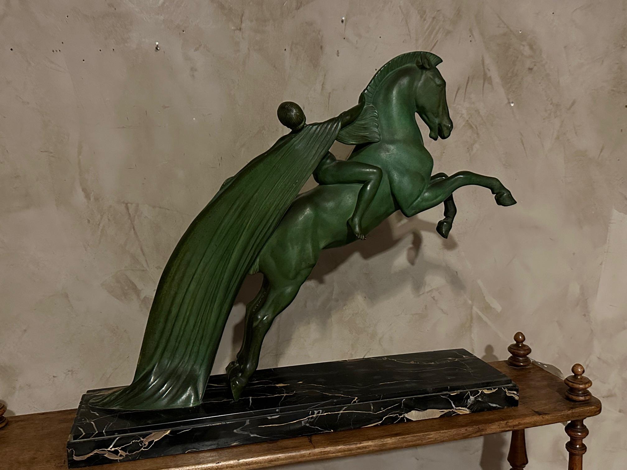 Französische Art-déco-Skulptur eines Pferdes aus Metall und Marmor aus dem 20. Jahrhundert, C.Charles, 1930er Jahre im Angebot 11