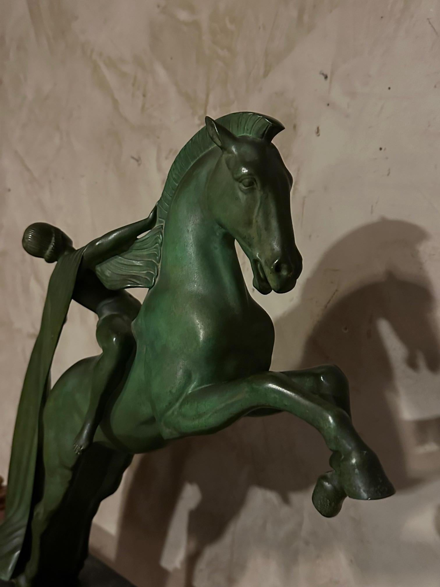 Französische Art-déco-Skulptur eines Pferdes aus Metall und Marmor aus dem 20. Jahrhundert, C.Charles, 1930er Jahre im Angebot 12