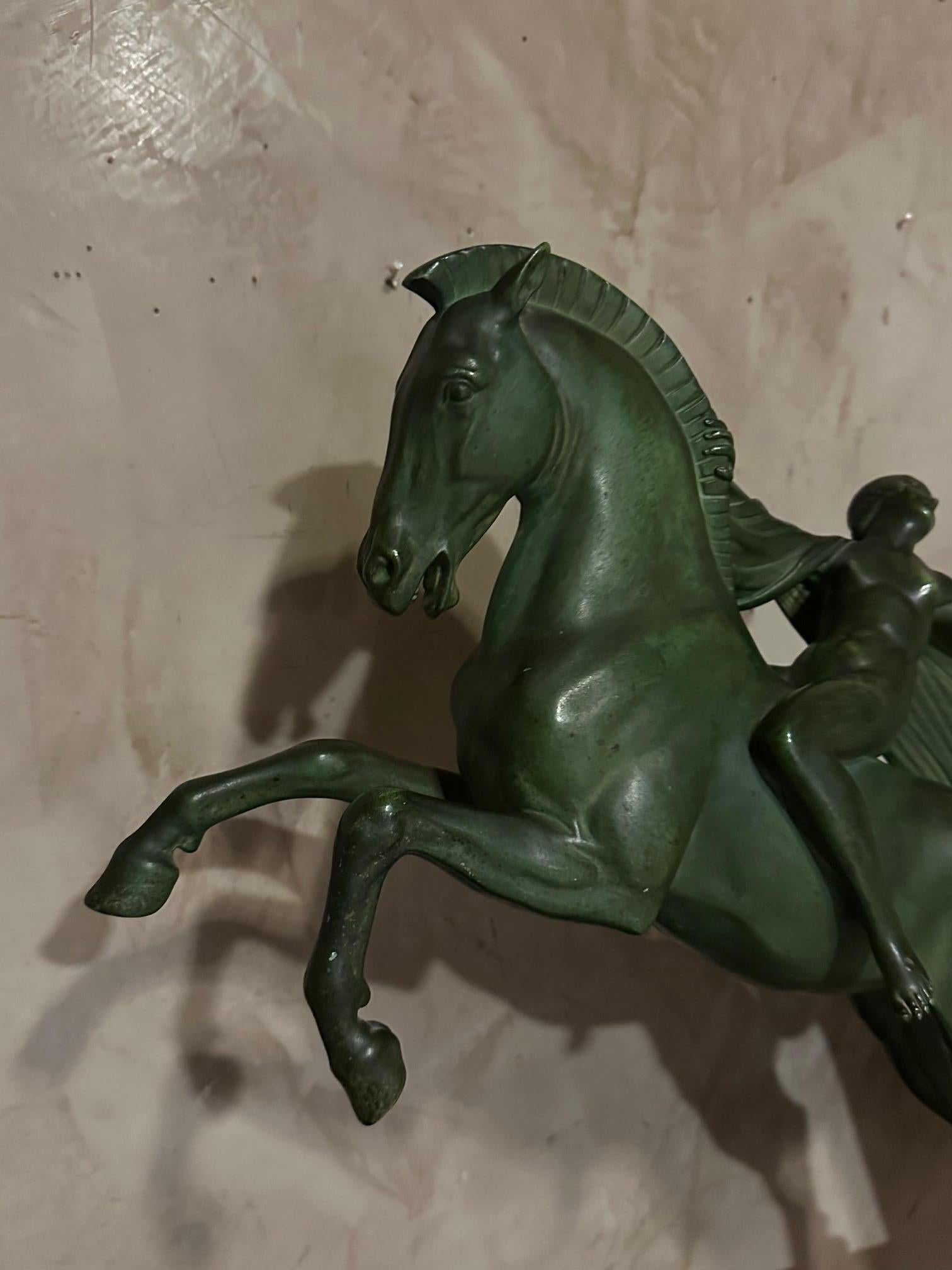 Französische Art-déco-Skulptur eines Pferdes aus Metall und Marmor aus dem 20. Jahrhundert, C.Charles, 1930er Jahre im Angebot 1