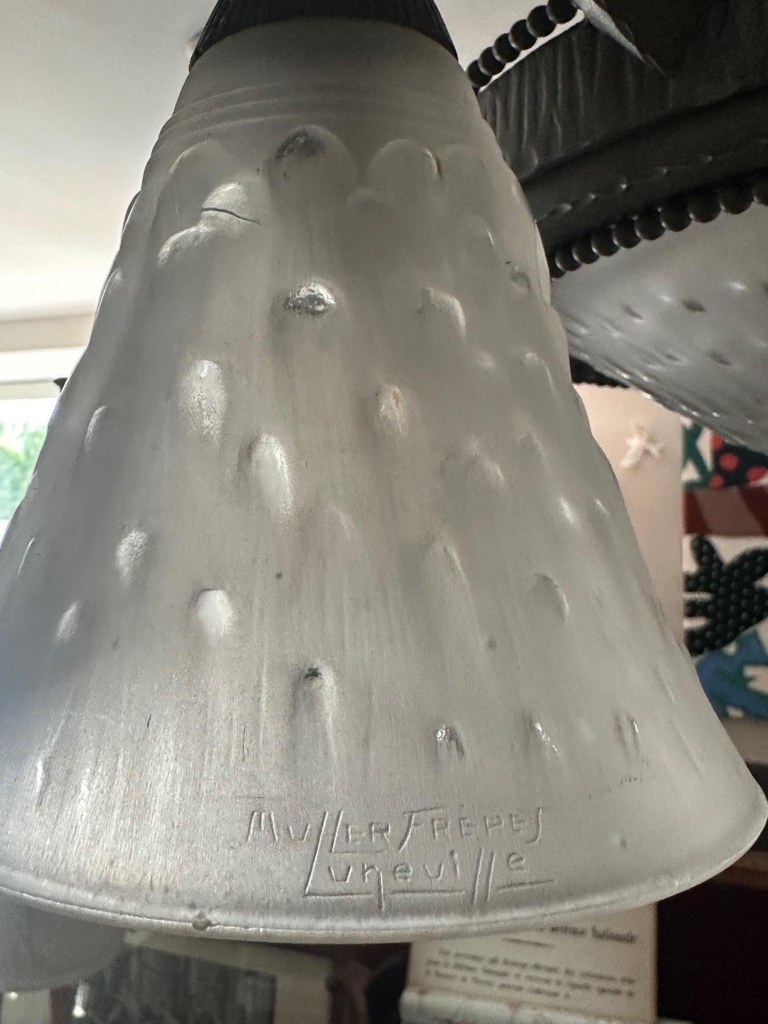 20th century French Art Deco Muller and Vasseur Wrought Iron Chandelier, 1930s For Sale 6