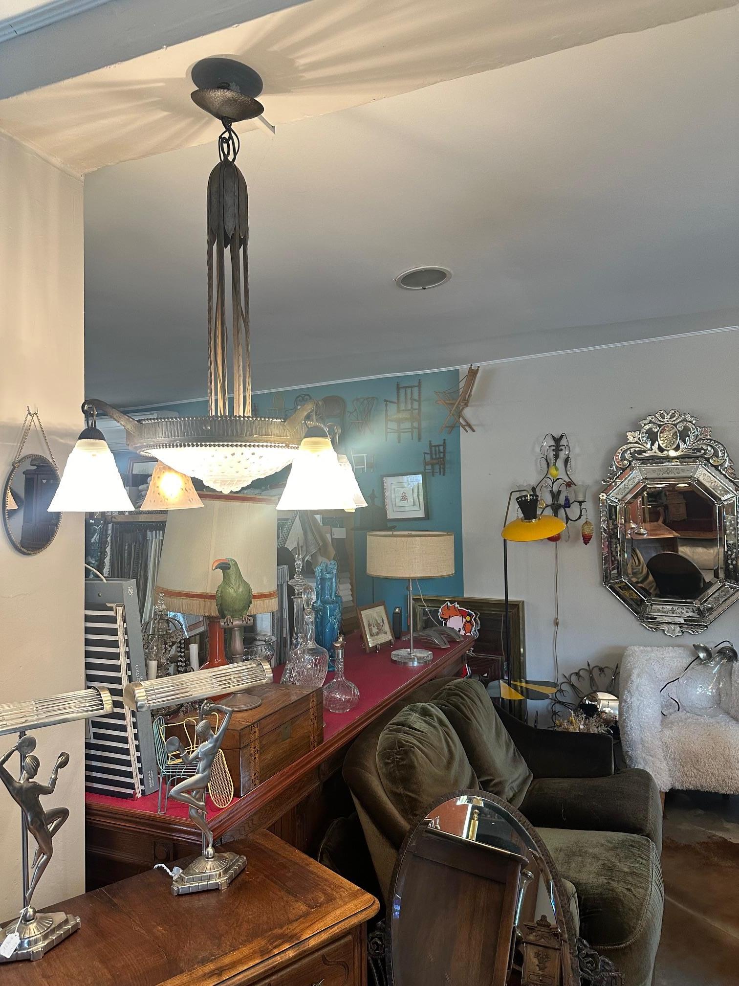 20th century French Art Deco Muller and Vasseur Wrought Iron Chandelier, 1930s For Sale 13