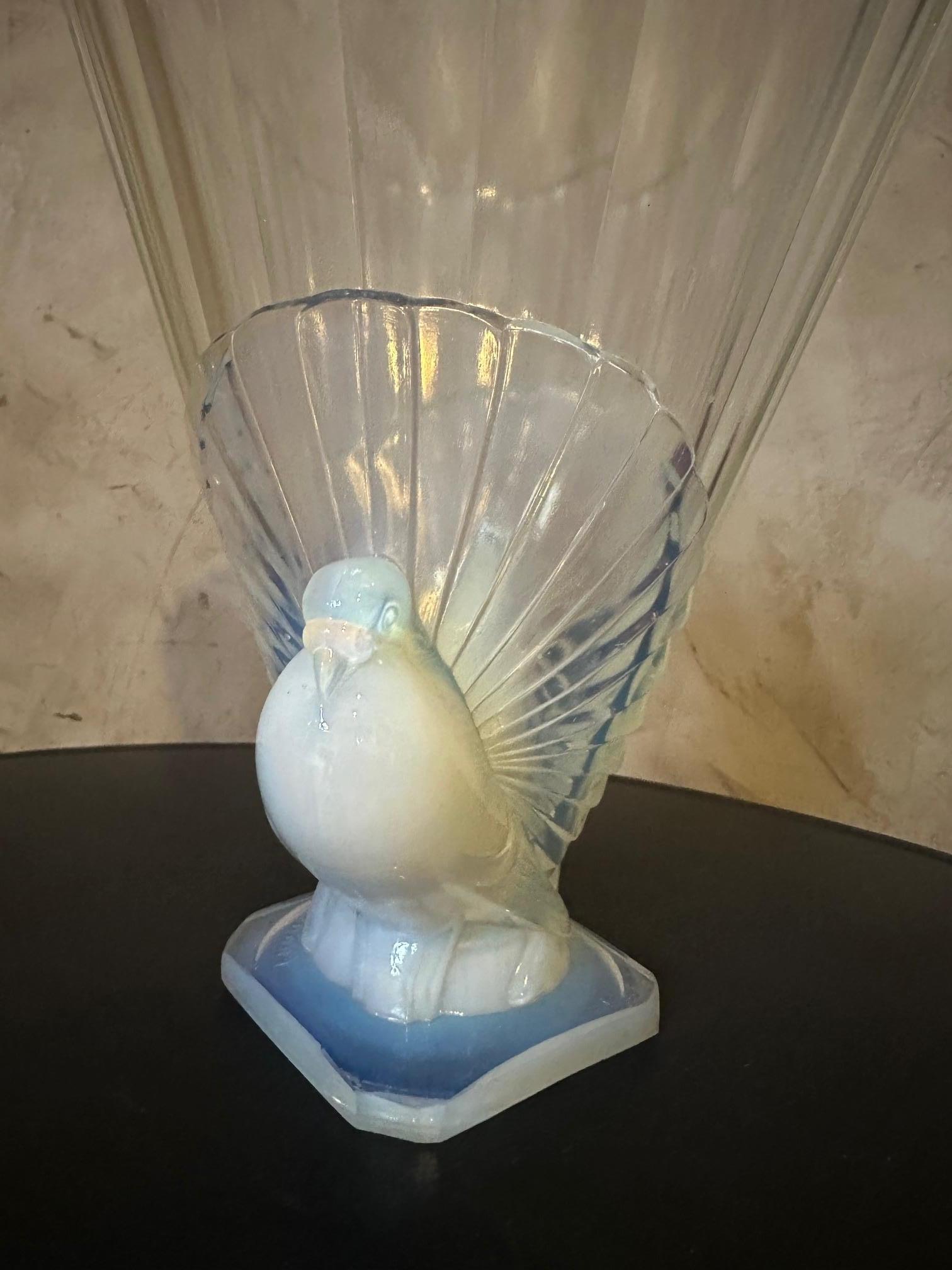 20th century French Art Deco Opalescent Glass Sabino Vase, 1930s For Sale 1