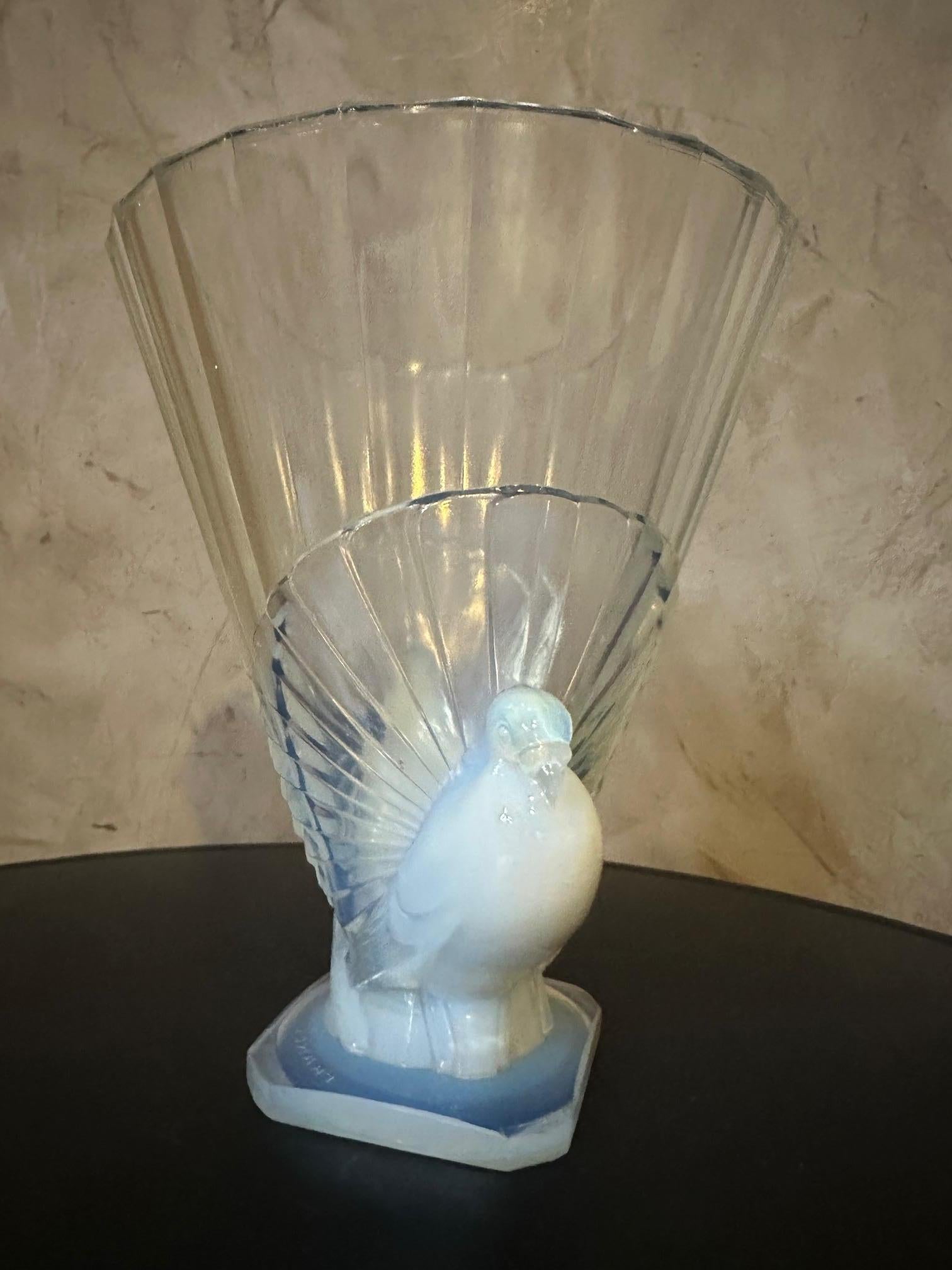 20th century French Art Deco Opalescent Glass Sabino Vase, 1930s For Sale 3