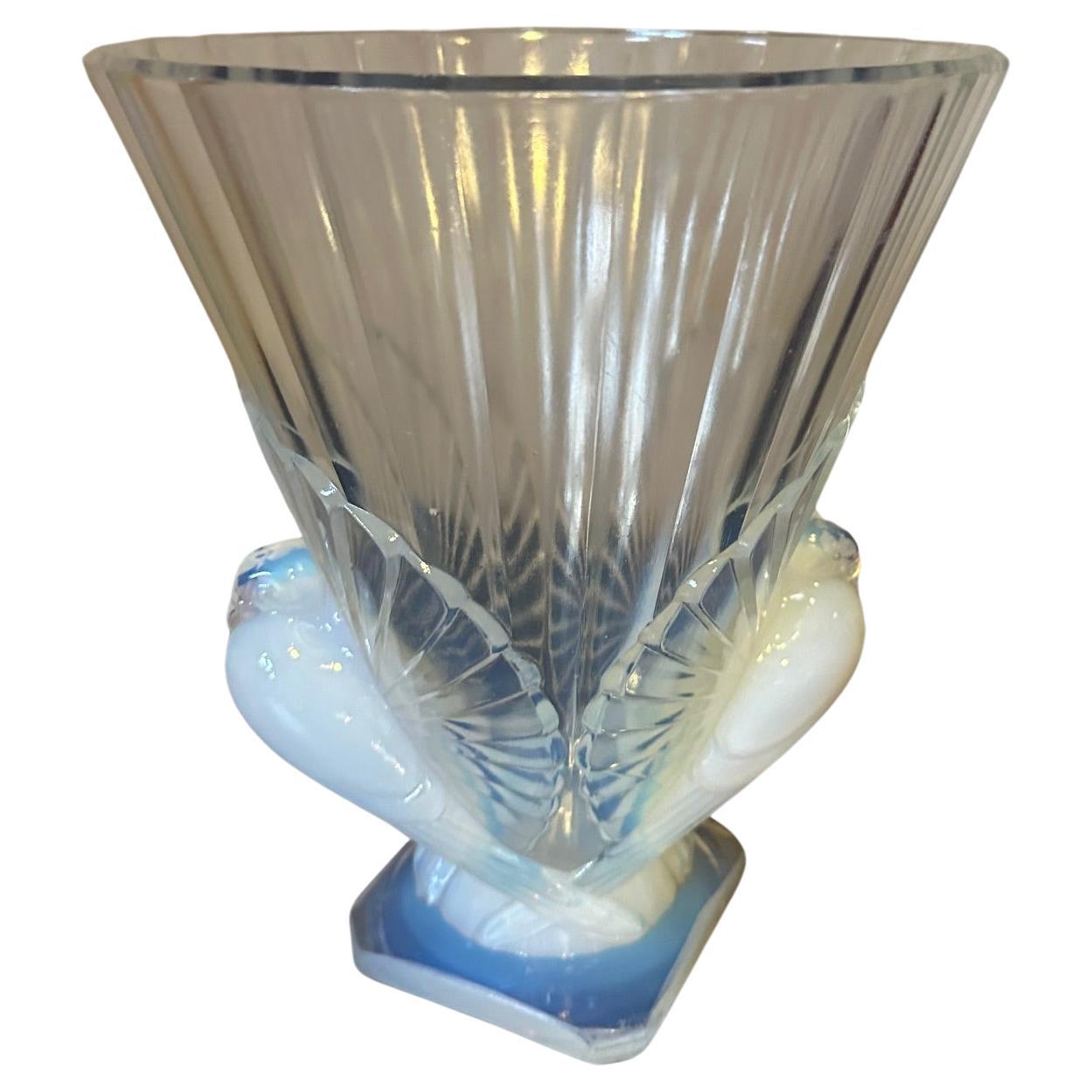 20th century French Art Deco Opalescent Glass Sabino Vase, 1930s For Sale