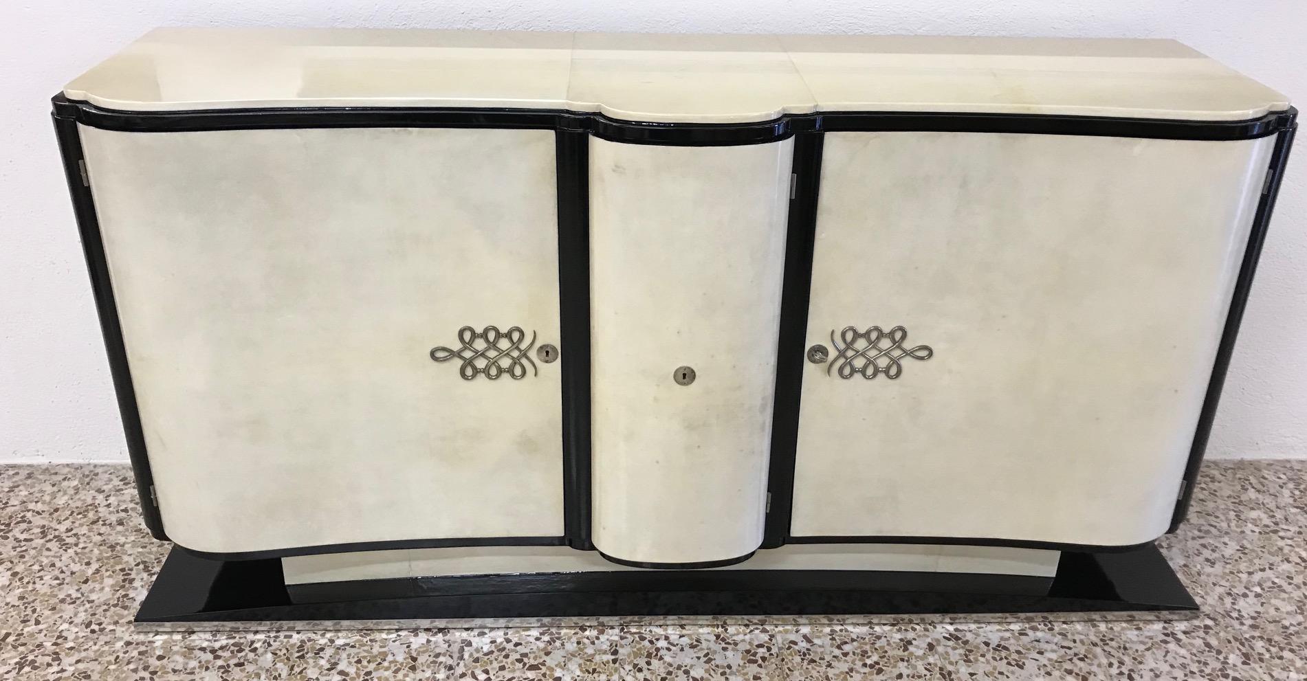 20th Century French Art Deco Parchment Sideboard In Good Condition In Meda, MB