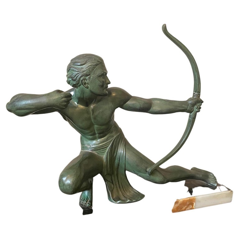 Beautiful bronze Art Deco sculpture representing a bowman on a marble base. Signed S. Melani. Salvatore Melani. Italian sculptor active in the first part of 20th century. This sculpture represents a man carrying a bow after having shot a arrow. It