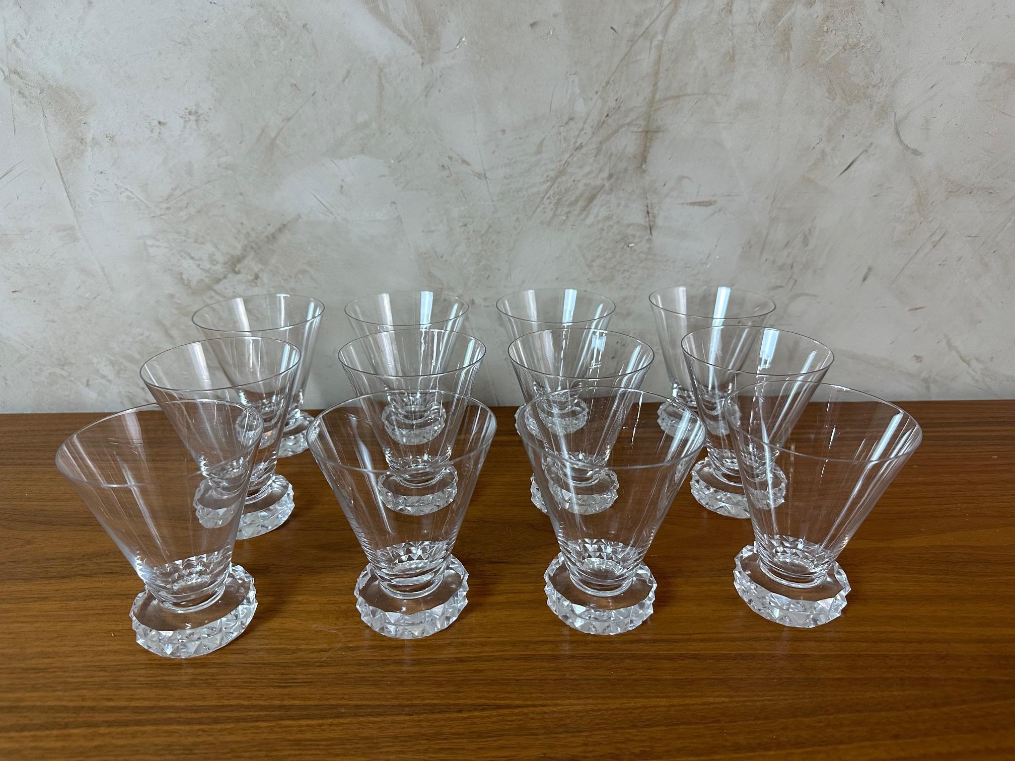 Ensemble de 34 verres en cristal Saint Louis, Art déco français du 20e siècle, années 1933 en vente 1