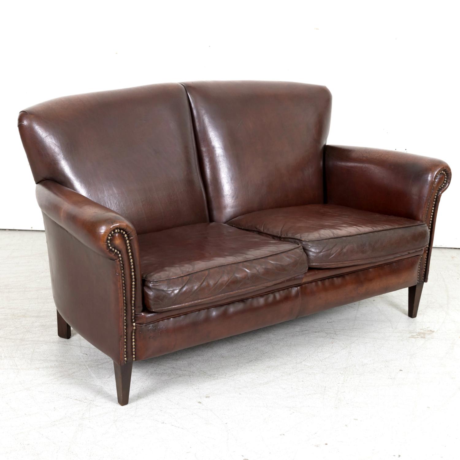 20th Century French Art Deco Settee or Sofa in Original Dark Brown Leather In Good Condition For Sale In Birmingham, AL
