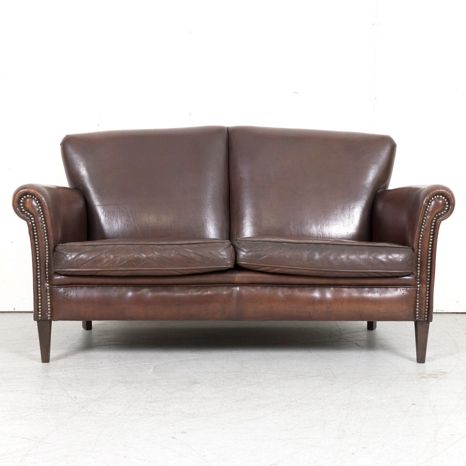 Canapé Art Déco français du 20ème siècle en cuir brun foncé d'origine Bon état - En vente à Birmingham, AL