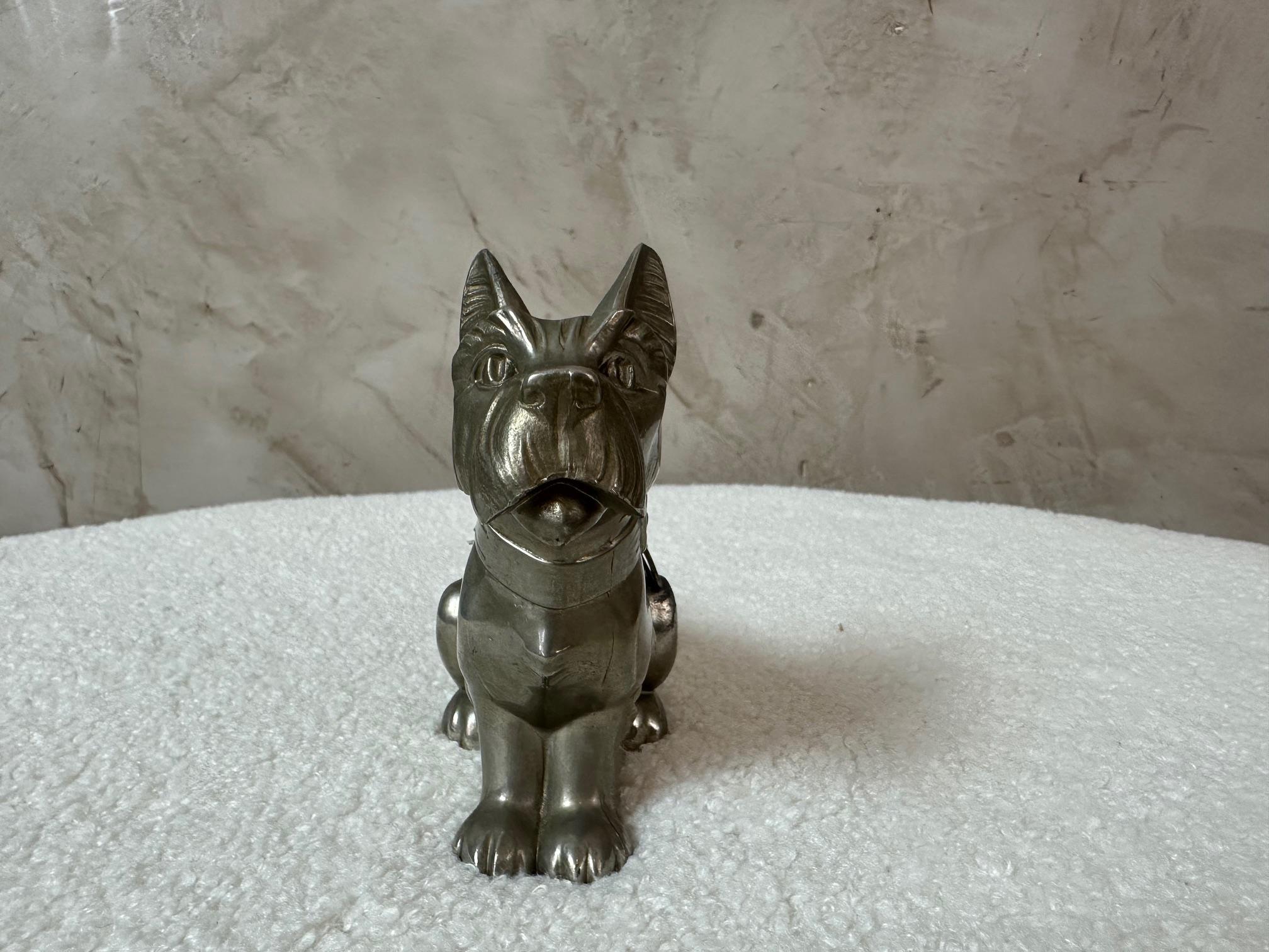 Perro hucha de plata Art decó francés del siglo XX, años 30 en Bueno estado para la venta en LEGNY, FR