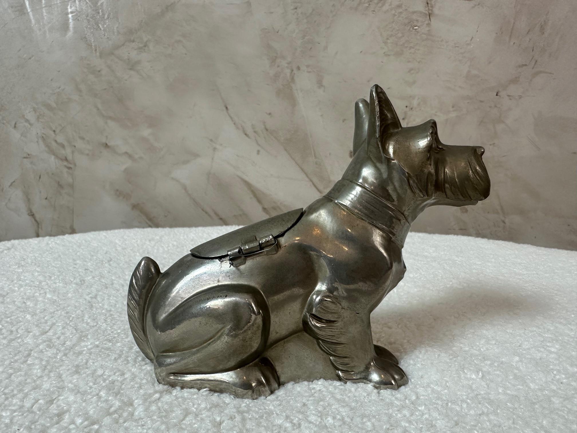Perro hucha de plata Art decó francés del siglo XX, años 30 Chapado en plata en venta
