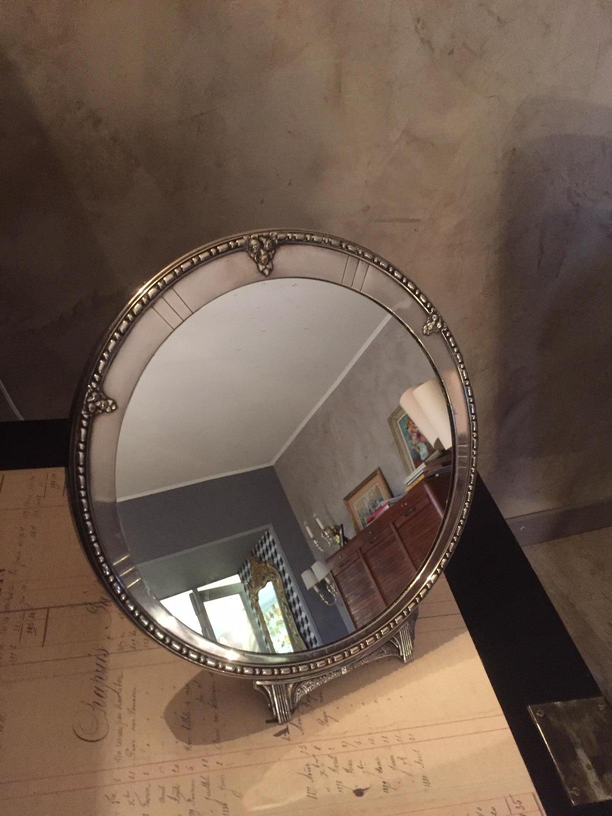 Very nice 20th century French Art Deco table mirror from the 1930s.
 