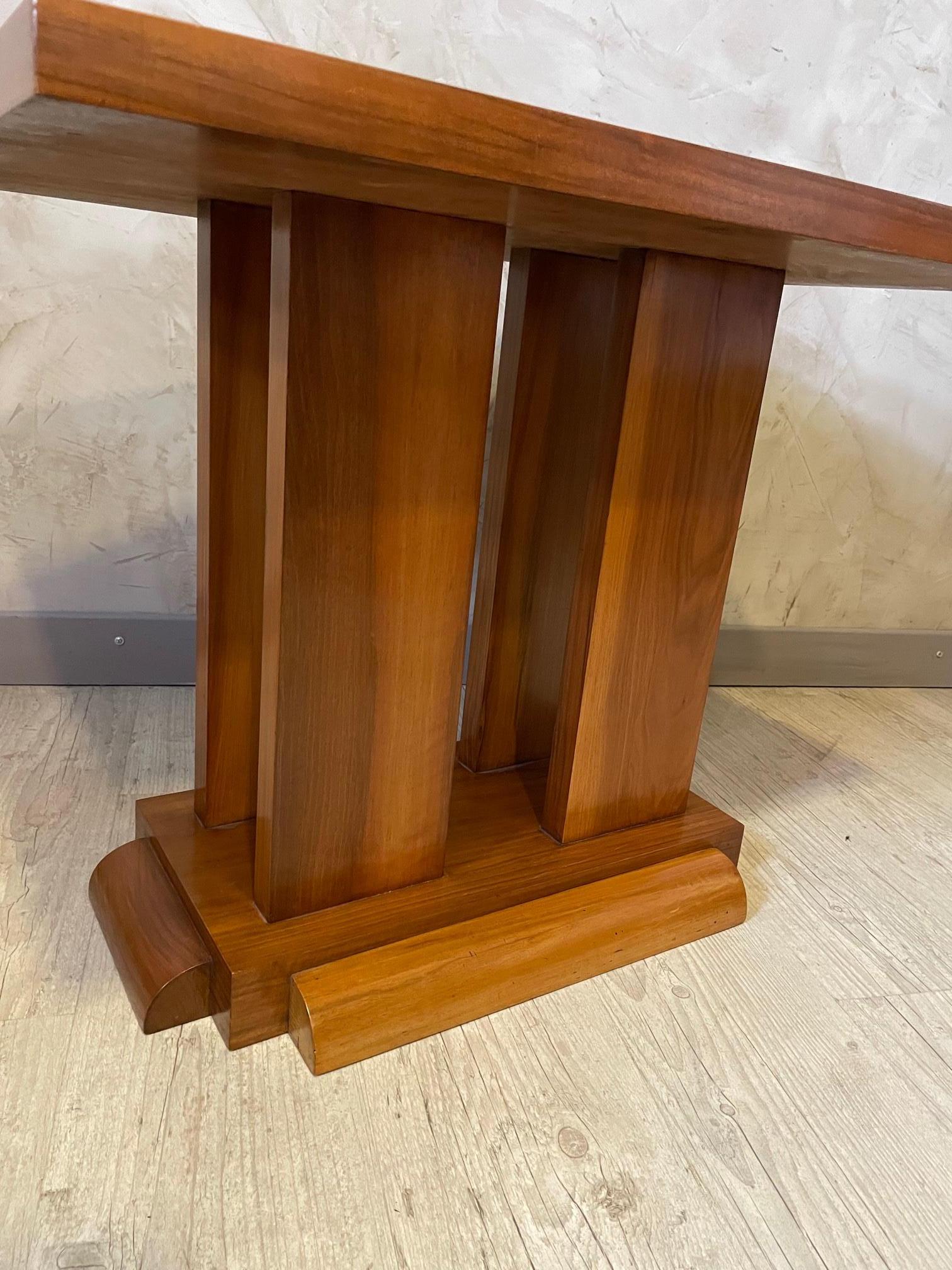 Beautiful 20th century French Art Deco walnut side table from the 1930s. 
Typical Art Deco base details. 
Nice condition and quality.