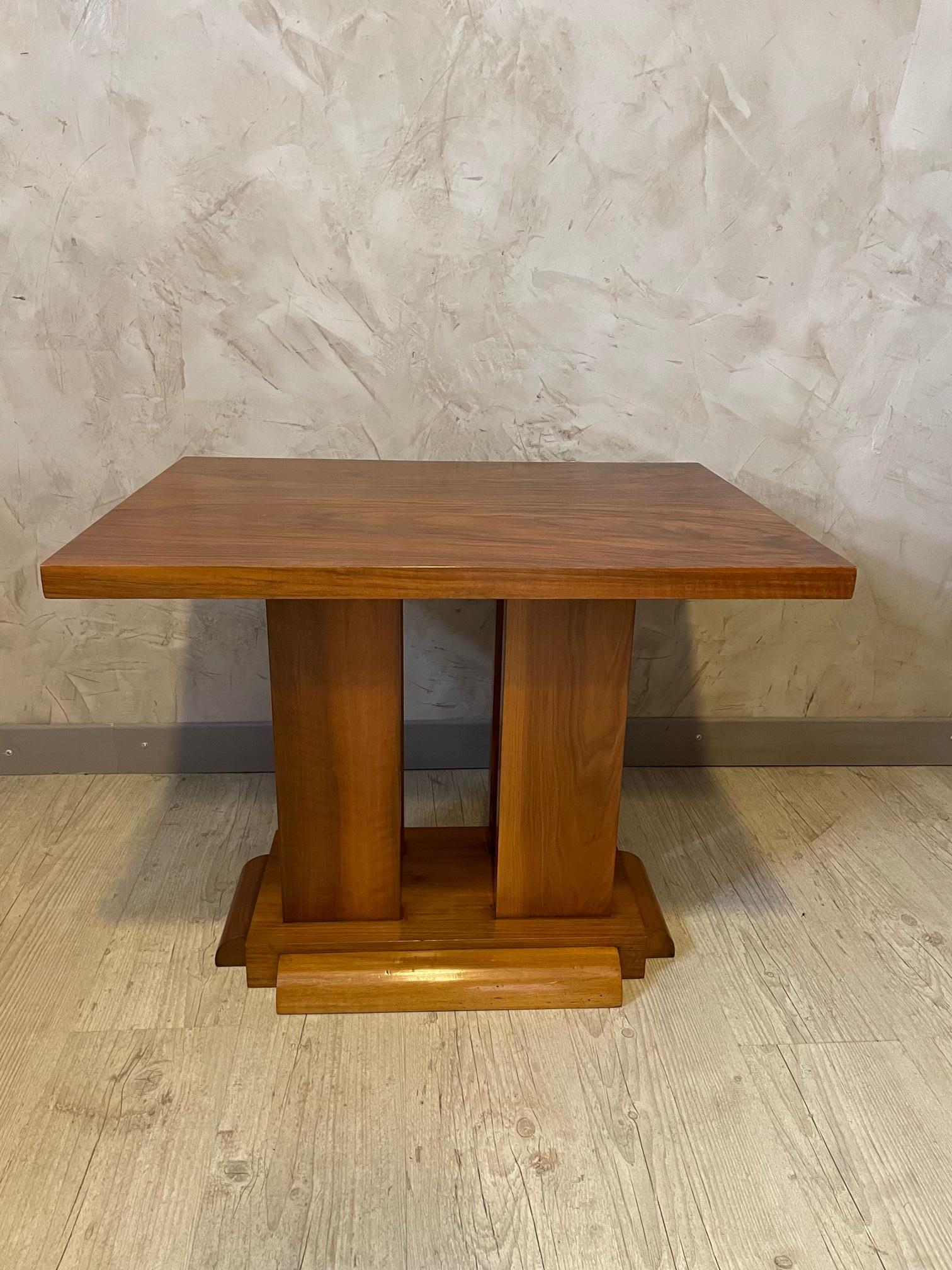 20th Century French Art Deco Walnut Side Table, 1930s In Good Condition In LEGNY, FR