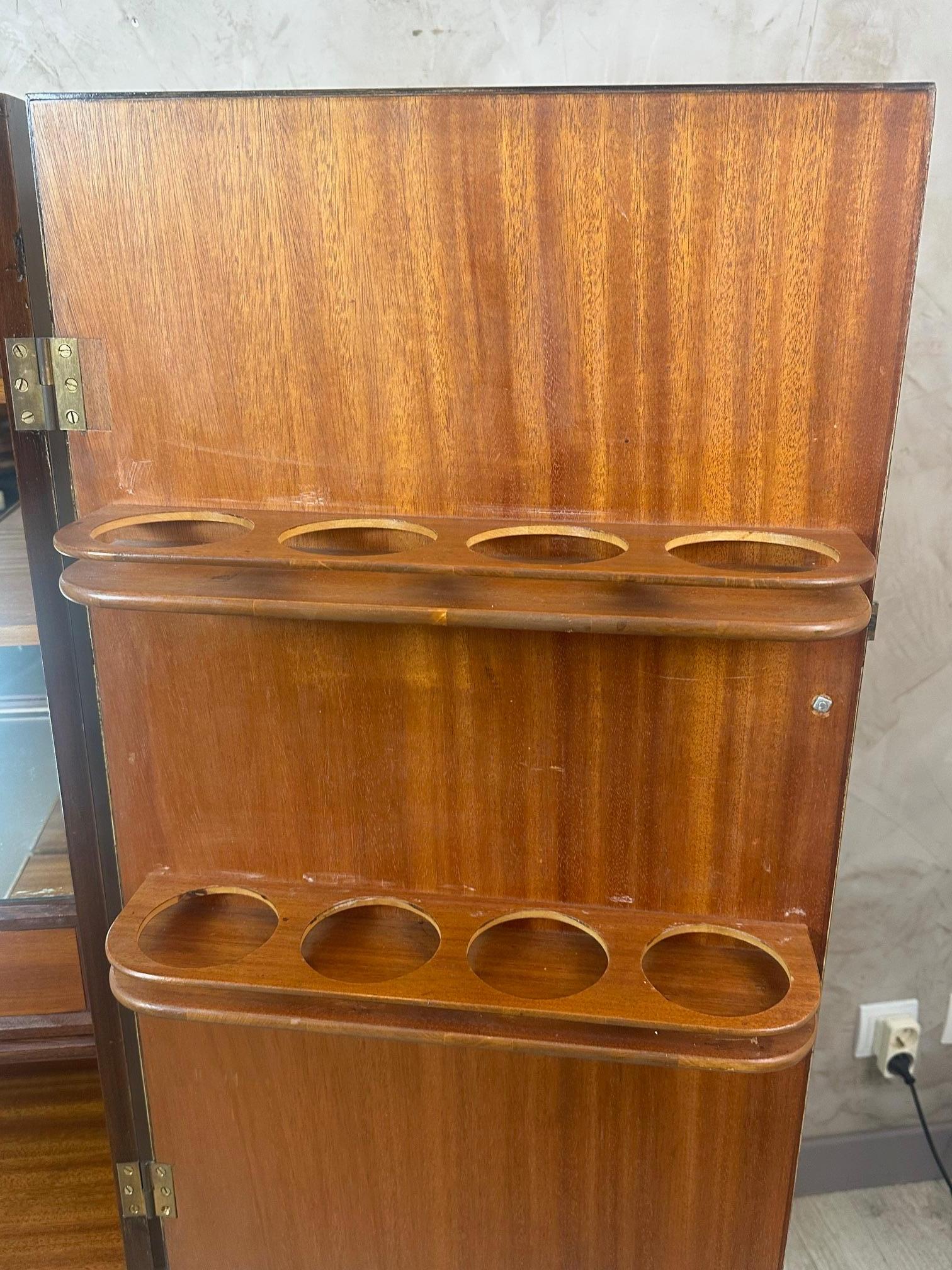 Barra francesa Art Decó del siglo XX de chapa de nogal y espejo, años 30 en venta 4
