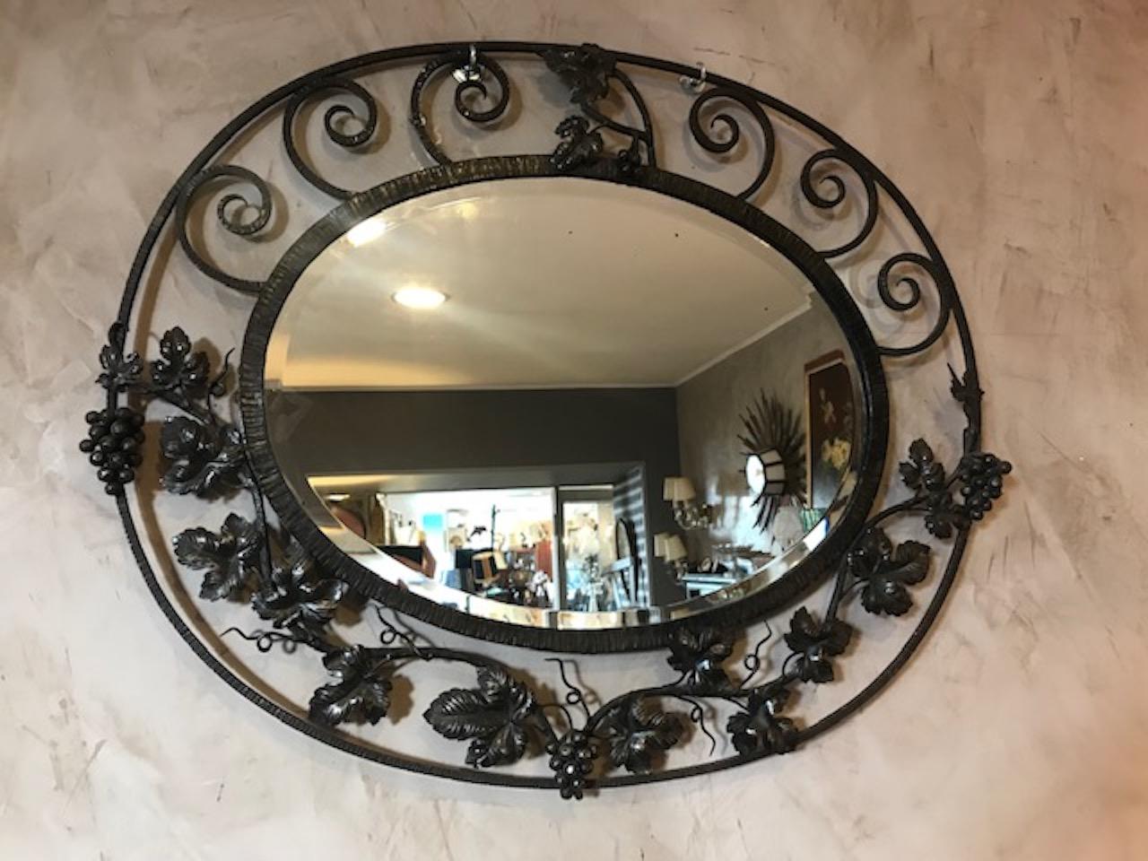 Beautiful and rare 20th century French Art Deco wrought iron beveled mirror from the 1930s.
Very nice work of carved grapes. Can be installed horizontally or vertically.
Nice quality and condition.