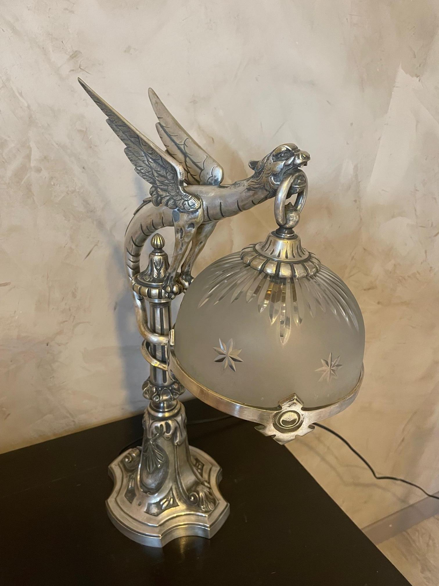 Lampe de table en bronze et verre Art Nouveau français du 20e siècle en vente 3