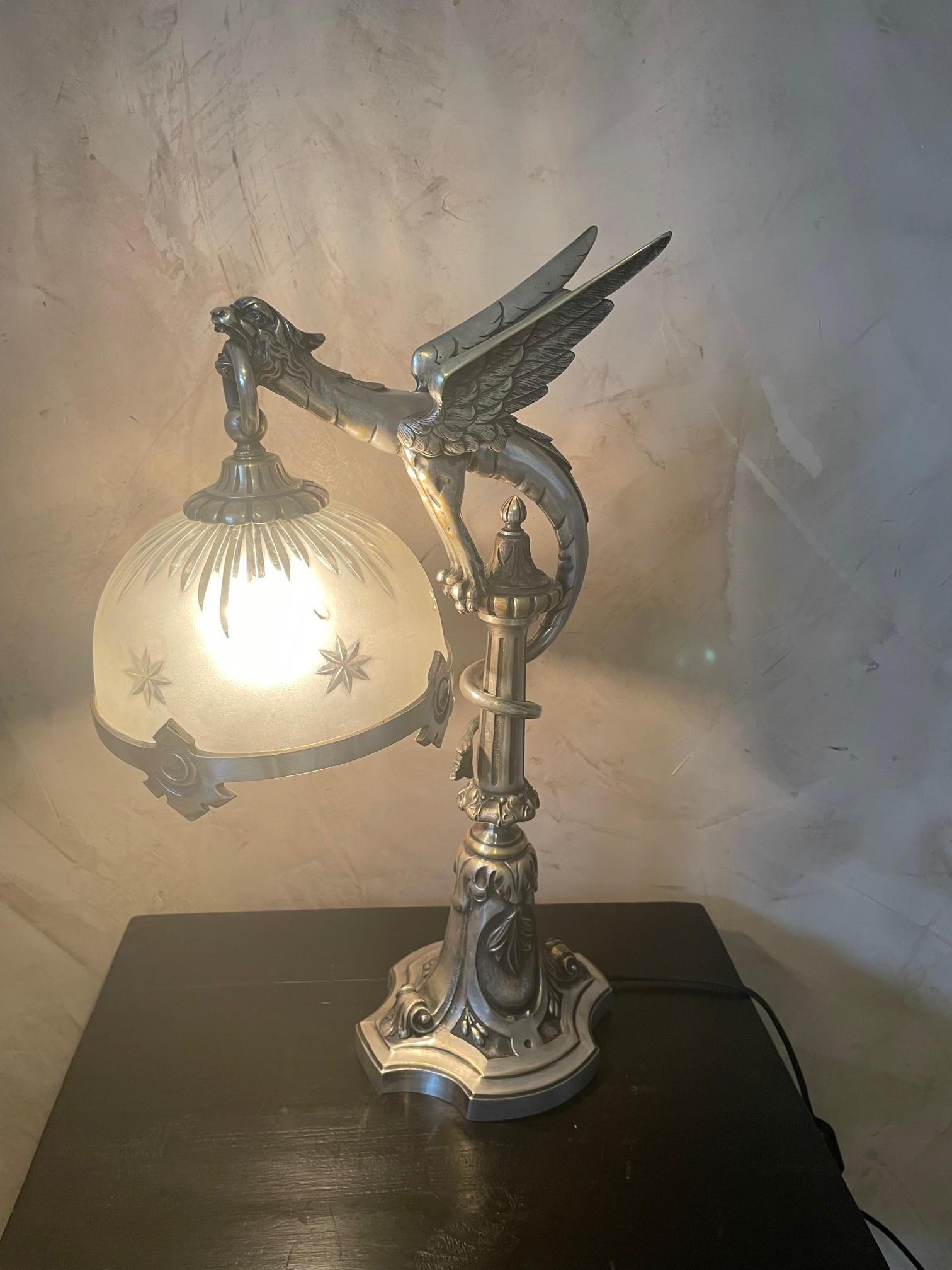 Lampe de table en bronze et verre Art Nouveau français du 20e siècle en vente 5