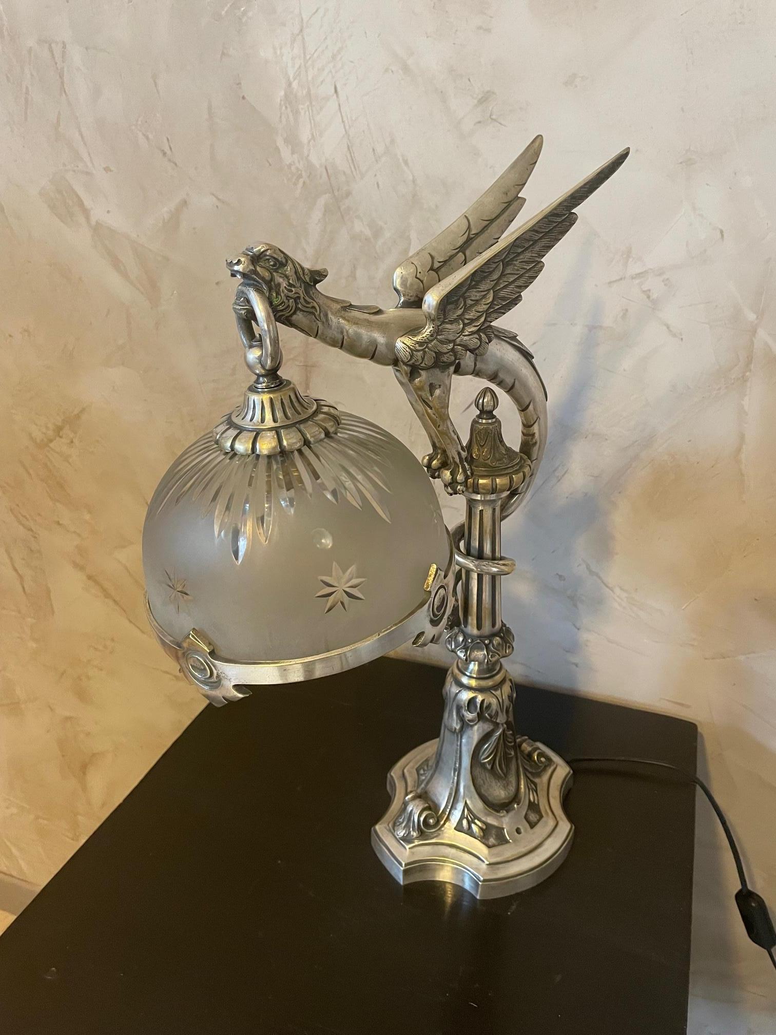 Art nouveau Lampe de table en bronze et verre Art Nouveau français du 20e siècle en vente