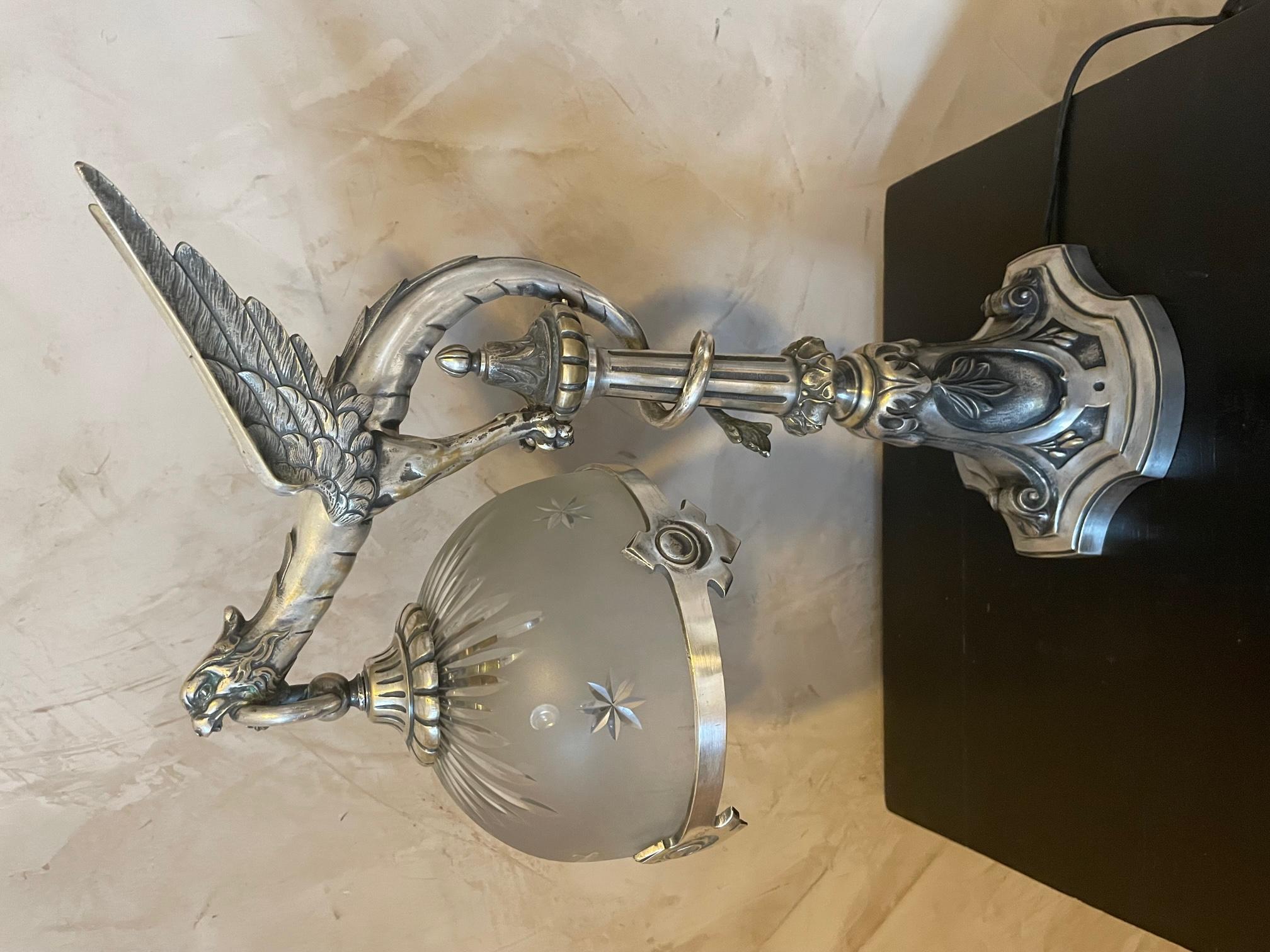 20th Century French Art Nouveau Bronze and Glass Table Lamp In Good Condition For Sale In LEGNY, FR