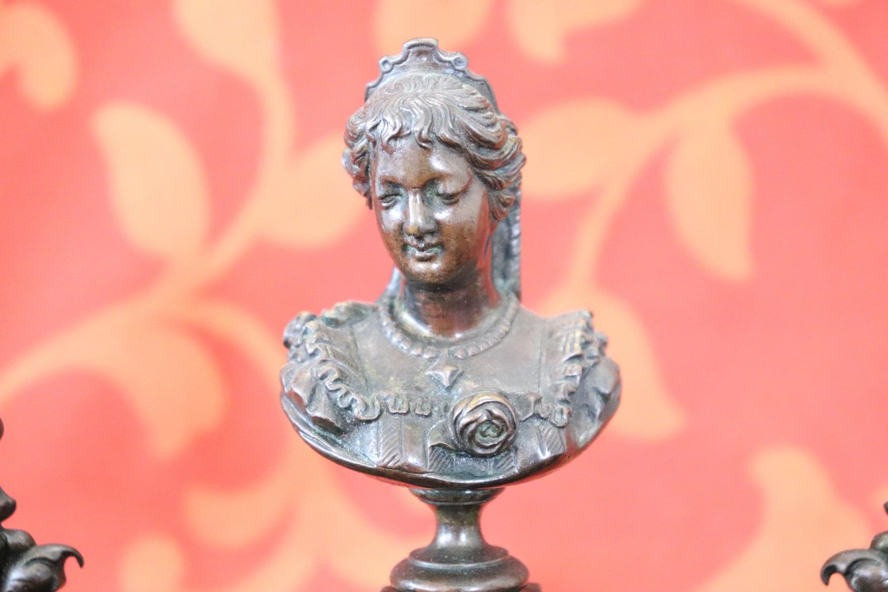 Beautiful bonze inkwell made in France Art Nouveau, circa 1920s. Refined bronze work with a central woman's bust.