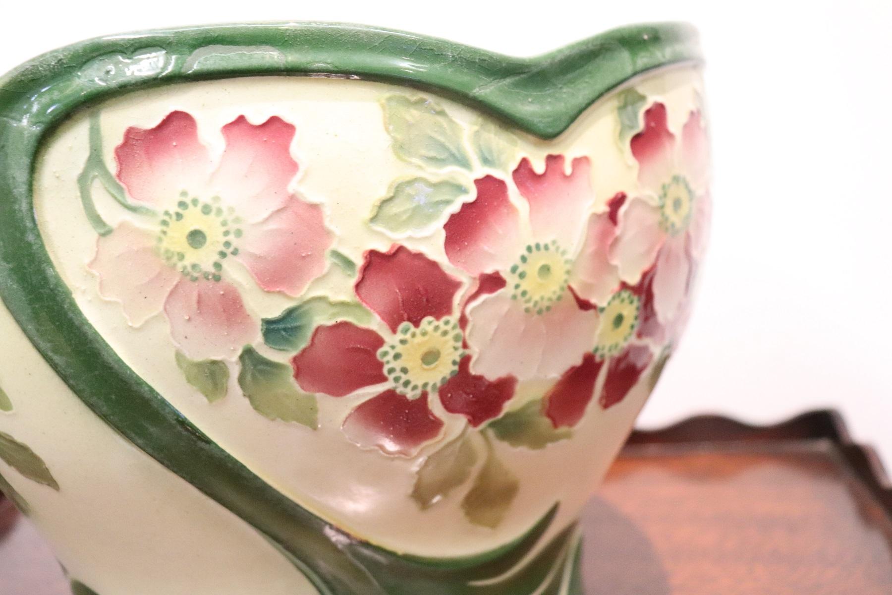 20th Century French Art Nouveau Hand Painted Ceramic Cachepot Vase, 1920s In Good Condition In Casale Monferrato, IT