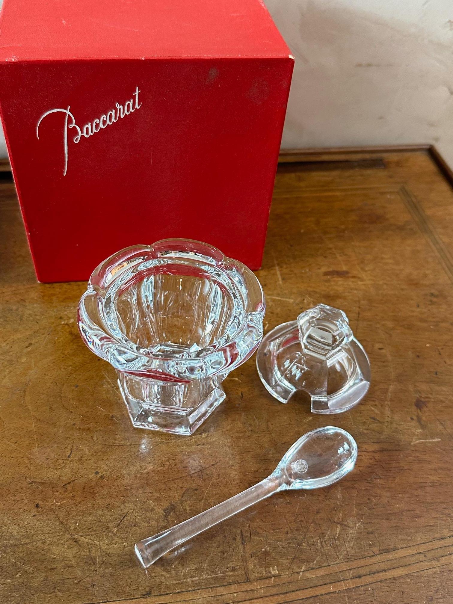 Metà XX secolo Vasetto e cucchiaio di senape in cristallo Baccarat del XX secolo, anni '30 in vendita